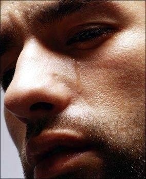 一个落魄无助的中年男人 2023兔年马上过去 2024龍年春节又到了 失业