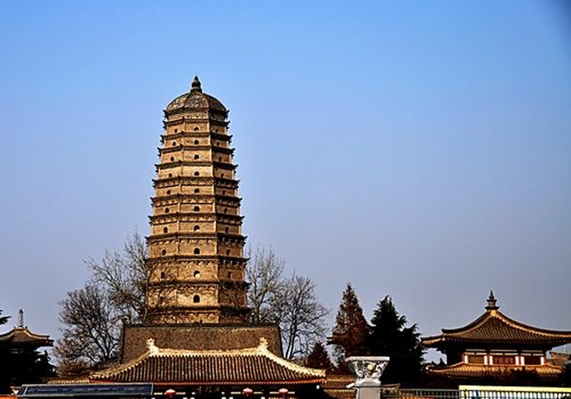 陕西法门寺,位于陕西省西安市长安区法门寺镇,为中国佛教地理中心