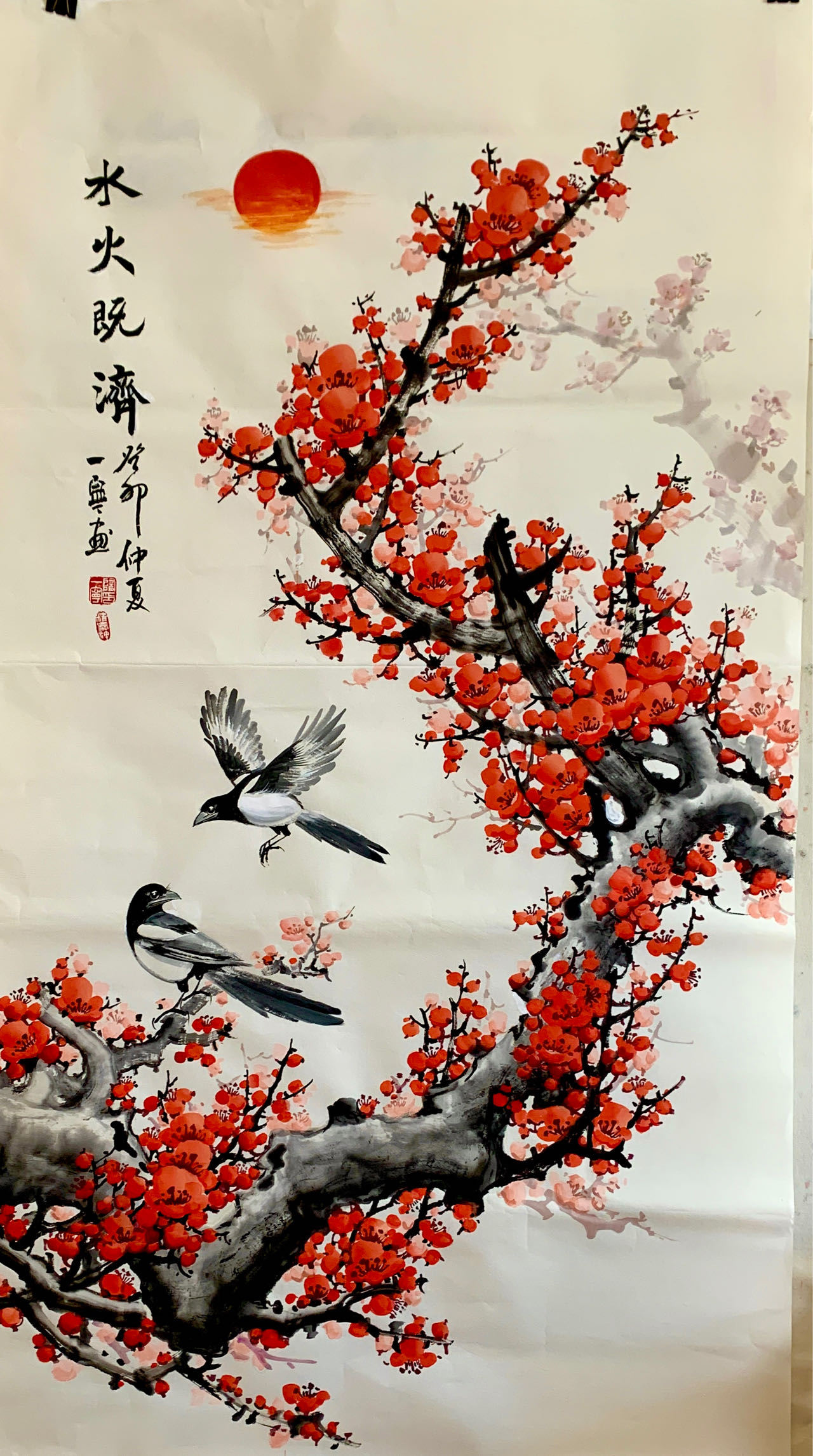 梅花盛开,喜鹊高歌,红梅盛开,喜鹊高歌,一笔一画,勾勒出心中的美好.