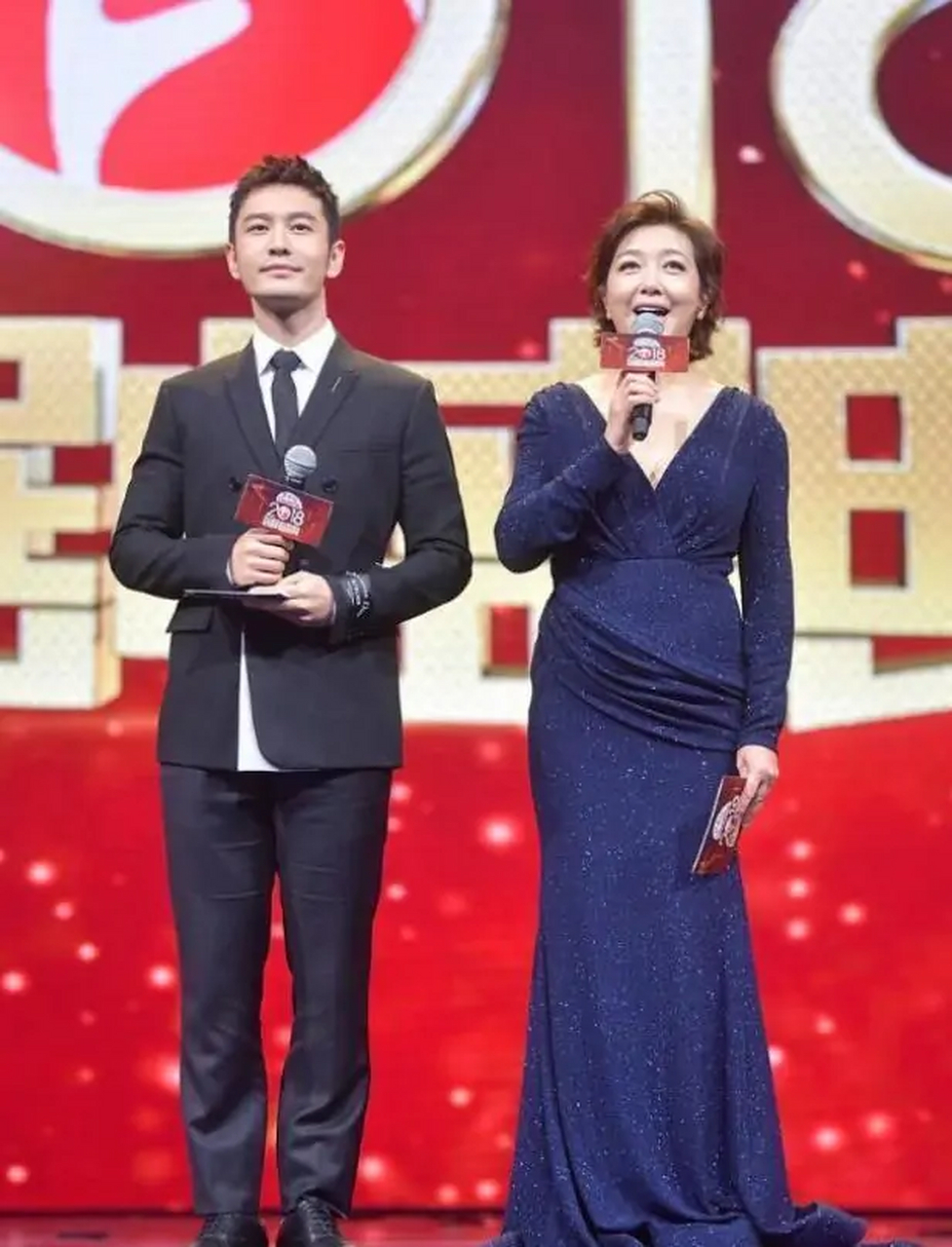 江珊,53岁,身高166cm,体重50kg,出生于江苏省镇江市,毕业于中央戏剧