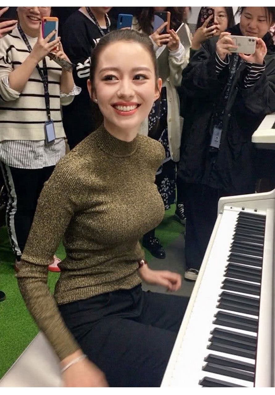 吉娜全名吉娜·爱丽丝(gina alice),27岁,身高170cm,德韩混血,德国