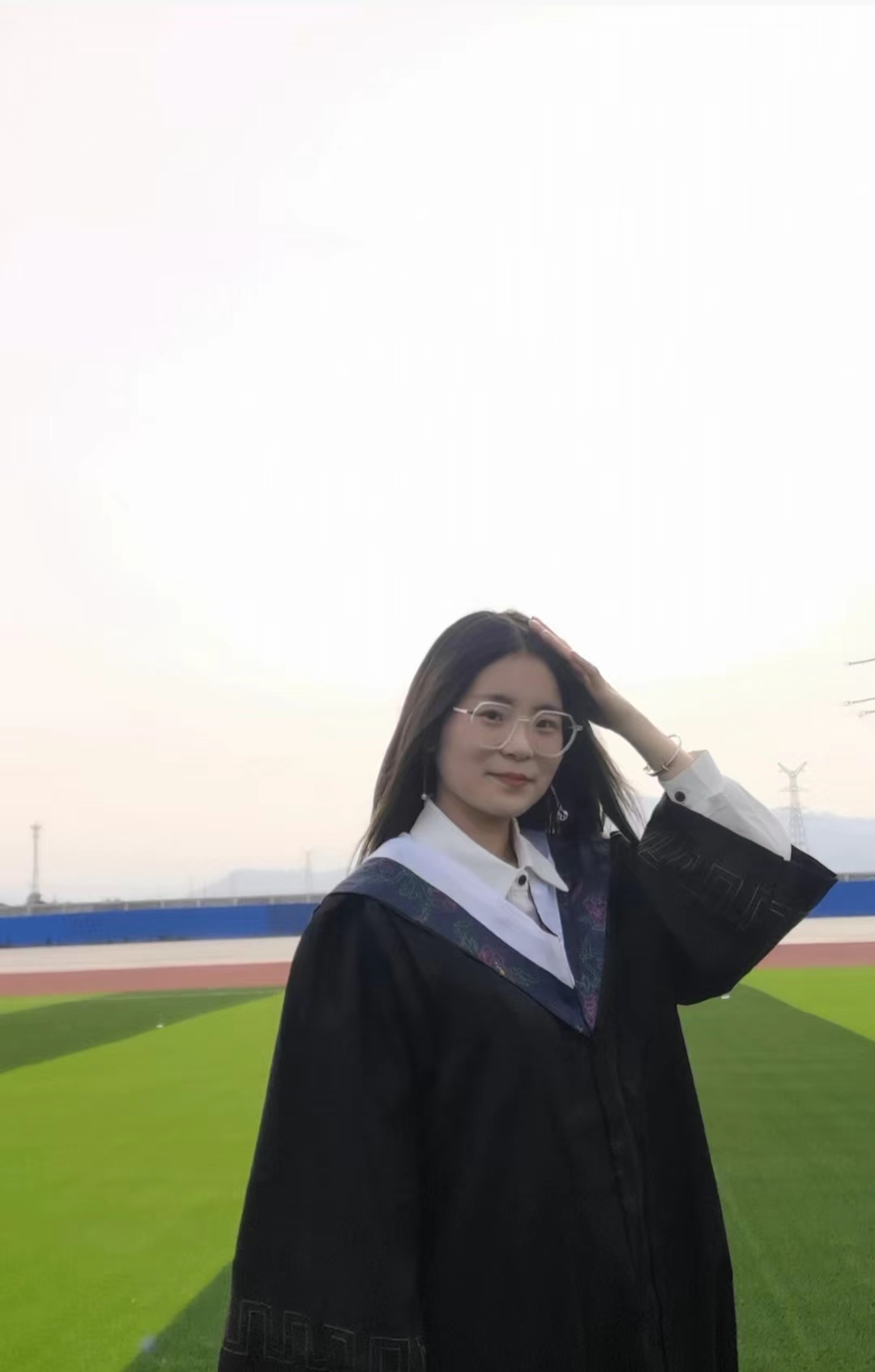 我的姐姐漂亮吗?(她们毕业了)