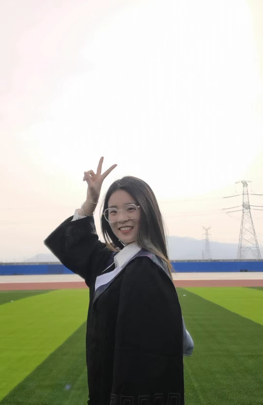 我的姐姐漂亮吗?(她们毕业了)