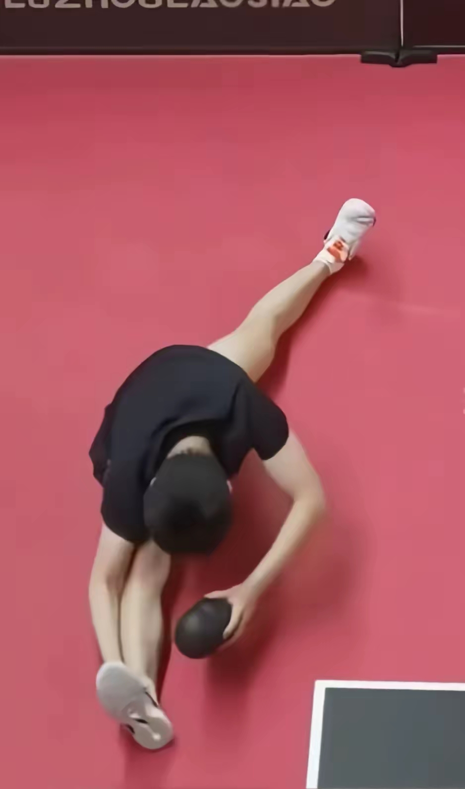 这几个高难度动作, 一般瑜伽教练都做不出来