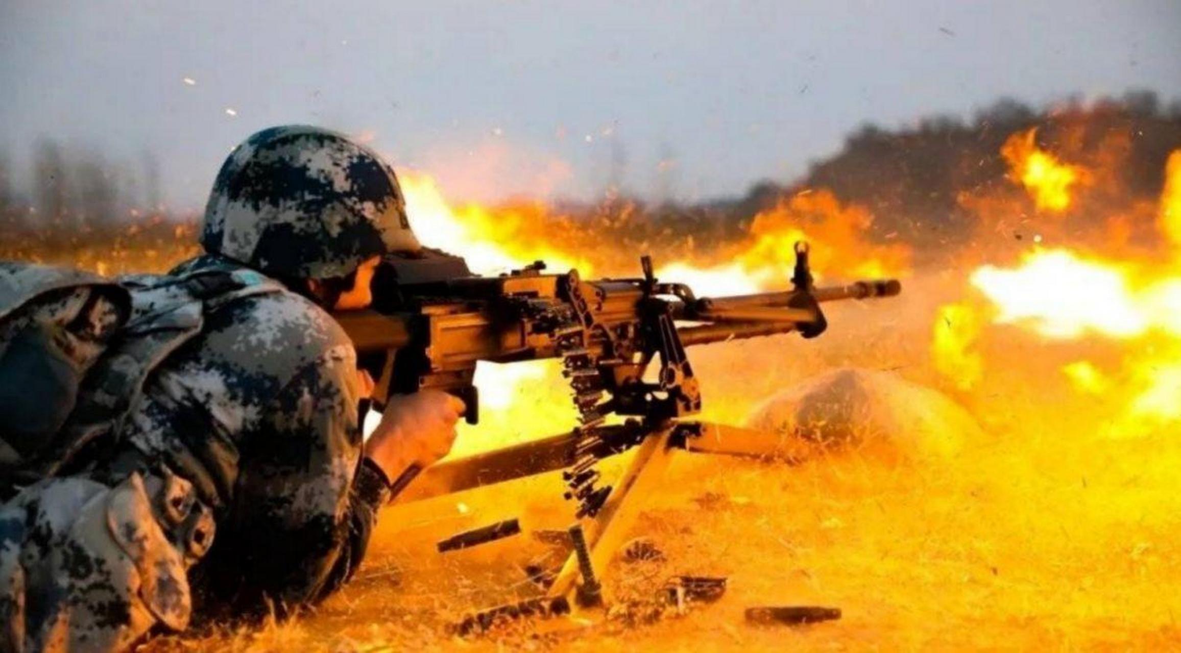 解放军新型qjz-171式12.7毫米重机枪!钛合金打造,全世界最轻!