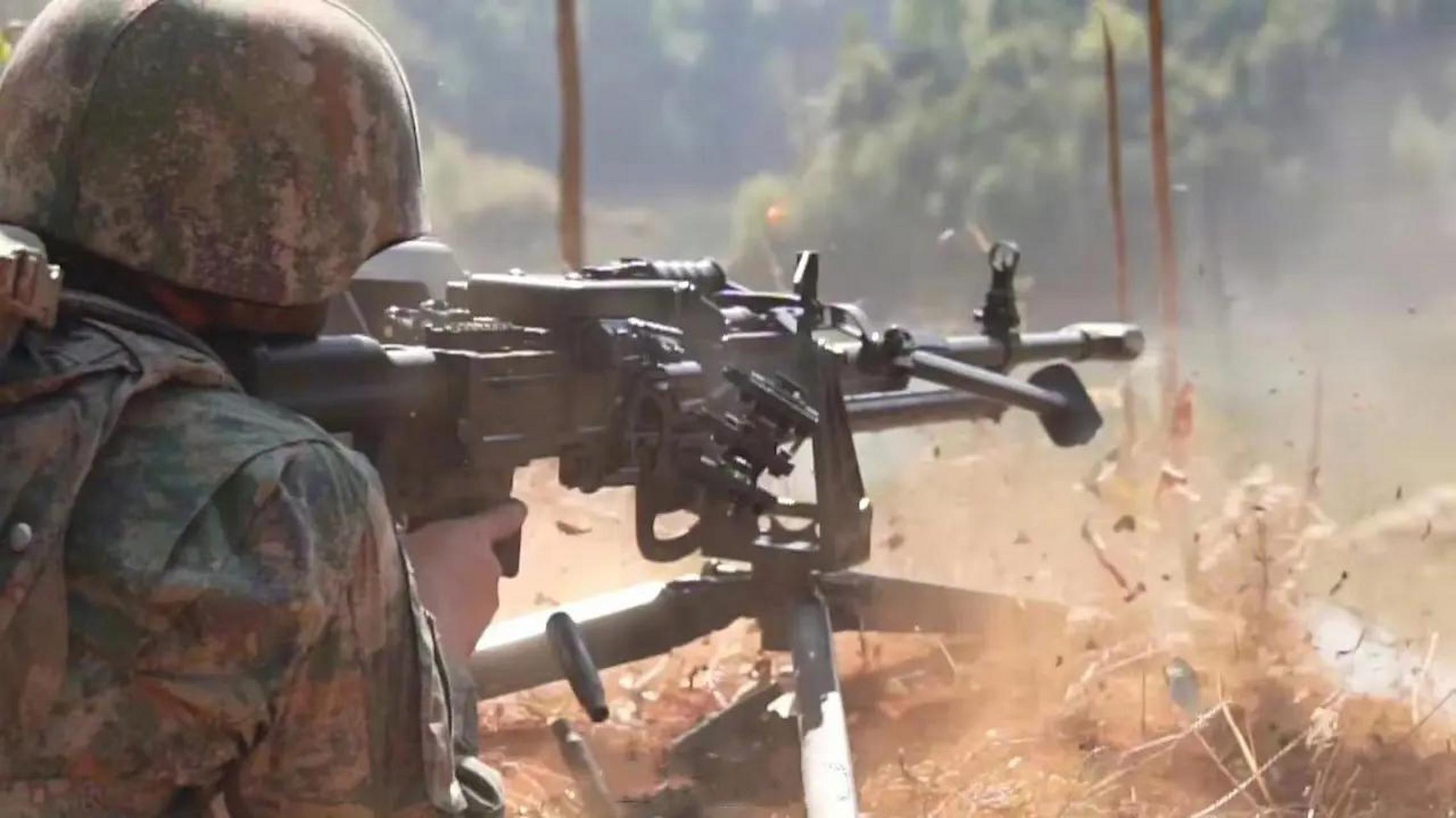 解放军新型qjz-171式12.7毫米重机枪!钛合金打造,全世界最轻!