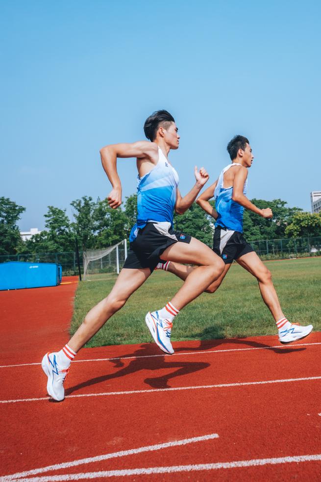 400 米跑步的标准时间会因年龄,性别,运动水平等因素而有所不同哦
