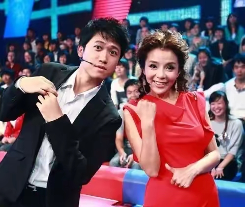 已经停播的央视经典栏目 1,《综艺大观》—— (1990-2004)主持人:周涛