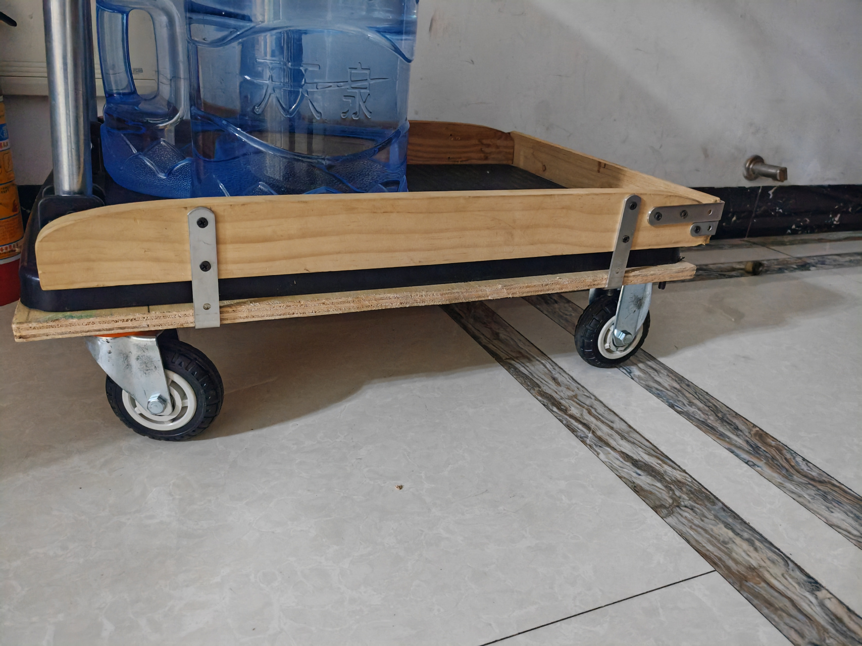 十多年前来广东打工,认识了一个福建的姑娘,我们是