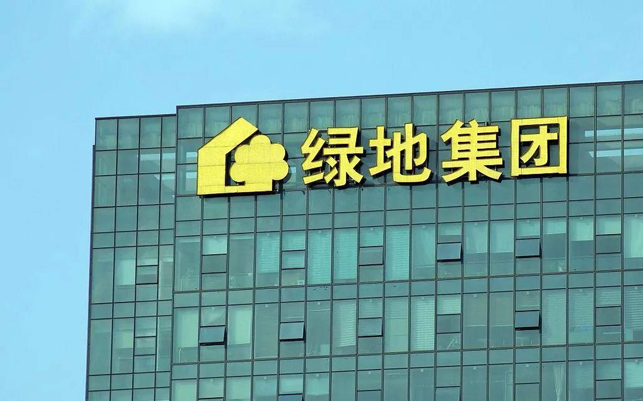 然而自2019年绿地集团债务危机隐现,如今这些遍布多城的超级高