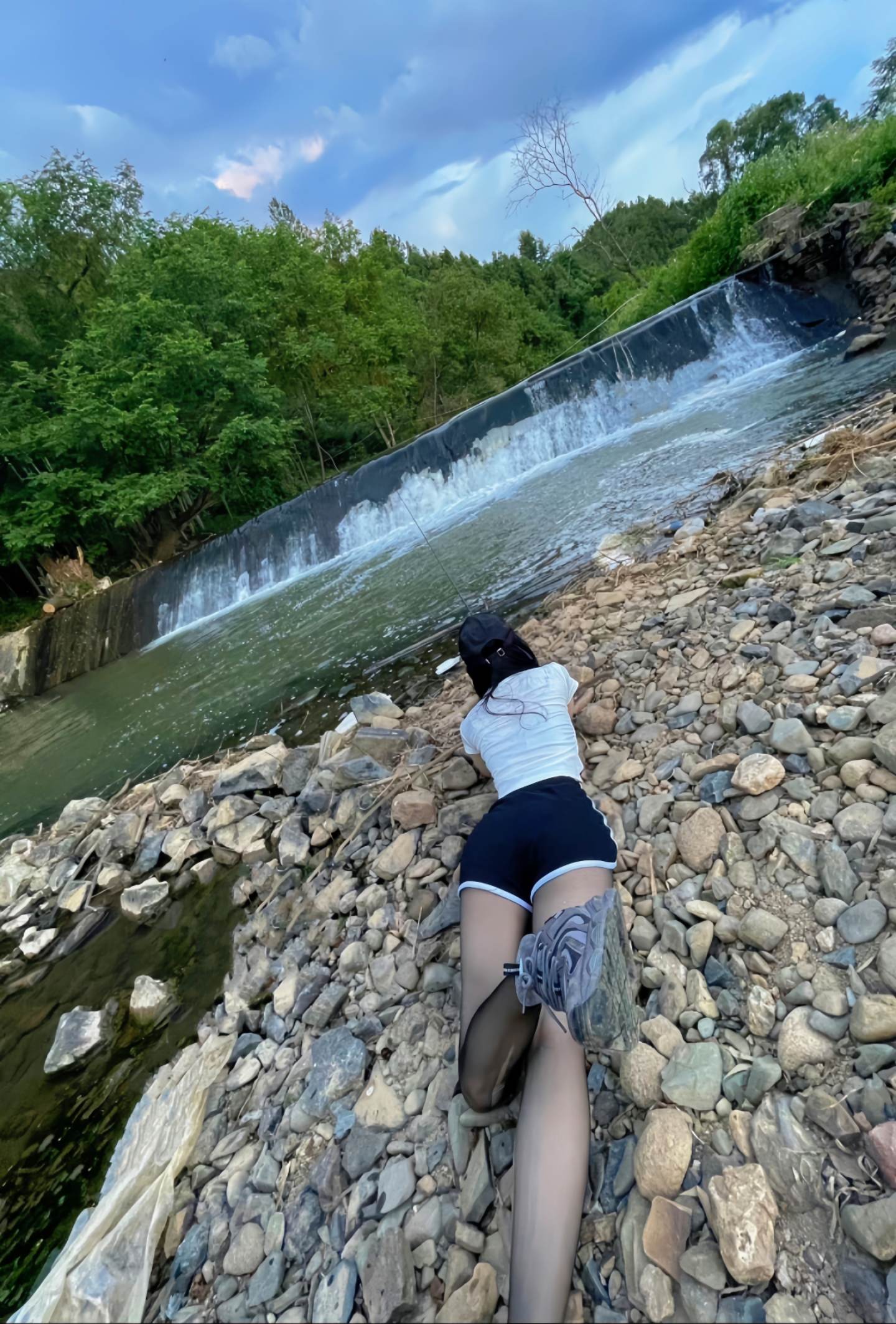 今天又来钓翘嘴,丝袜都钓拔丝了.