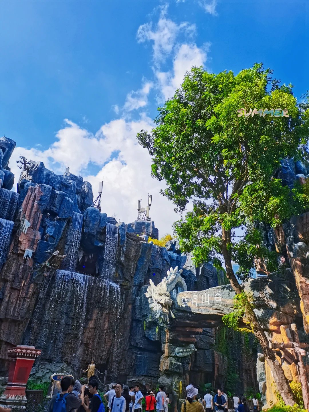 五一哪里最好玩#【深圳欢乐谷五一小长假,人潮汹涌的狂欢秘籍】