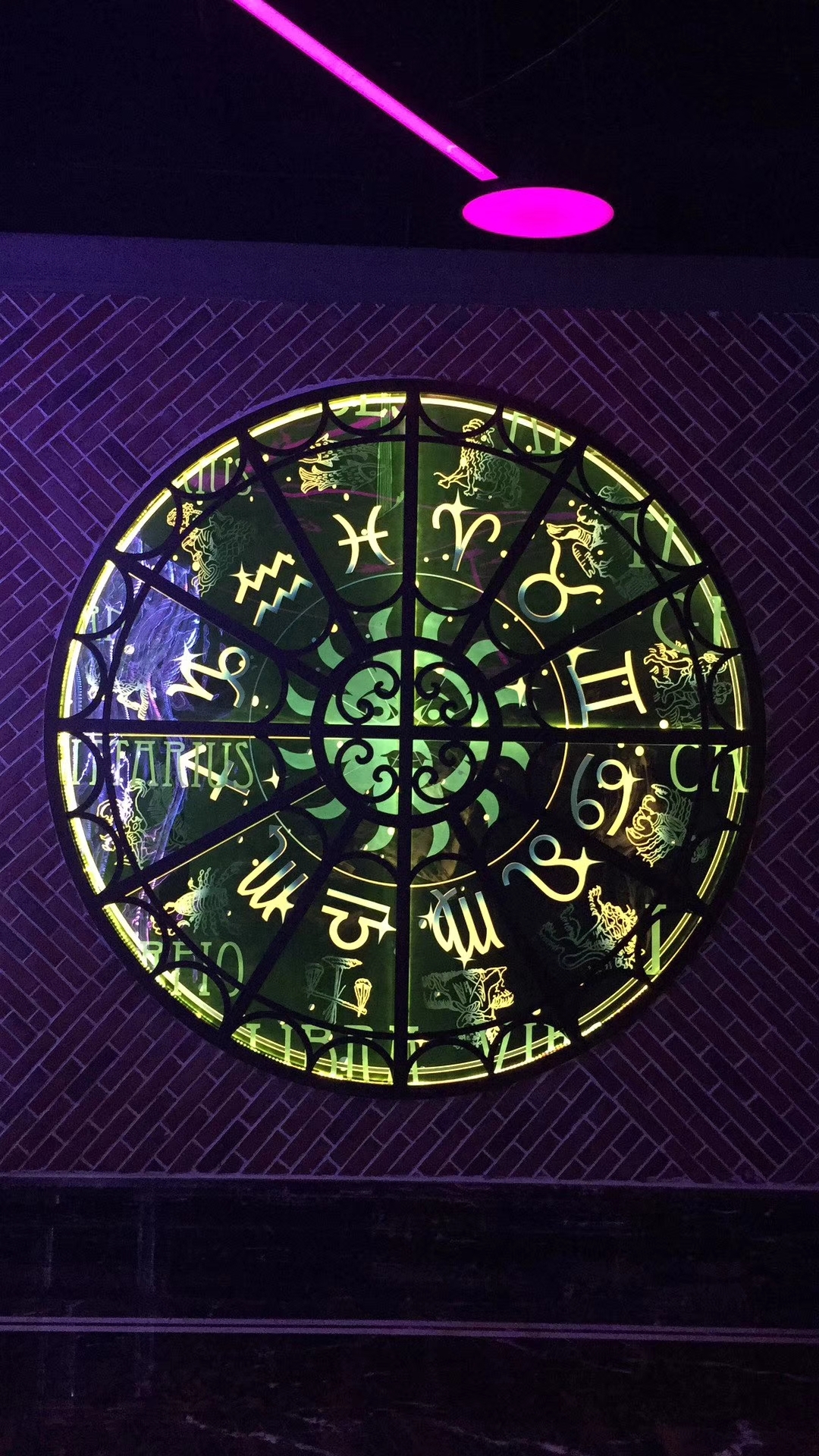 说一句扎心的真话,很多人没有那个能耐跟本事扶持任何