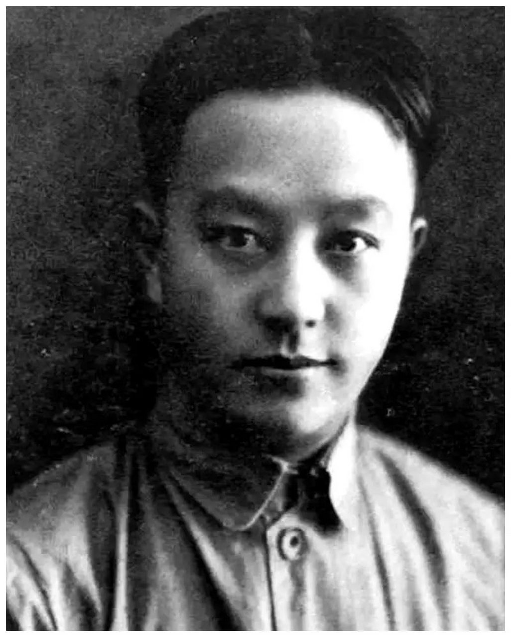 1937年11月,王明从莫斯科回到延安,以中共驻共产国际代表的身份,传达