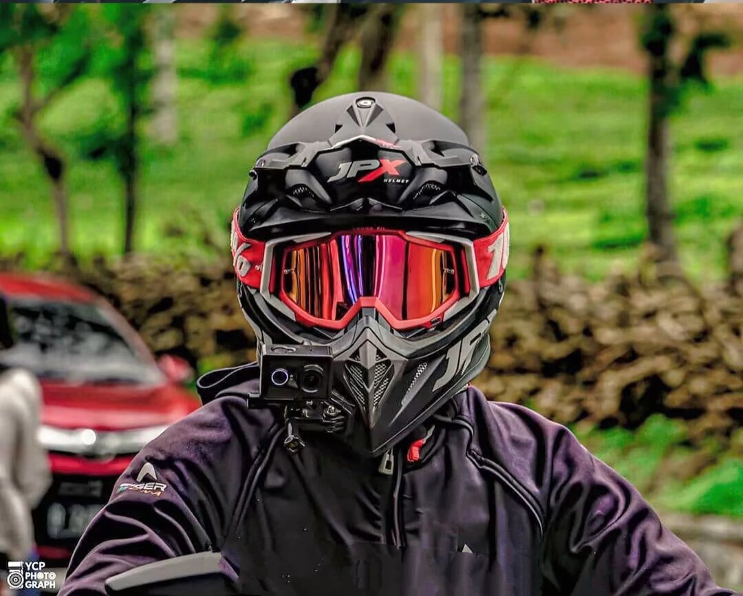 979797炫酷摩托车头盔相机,骑行新体验!