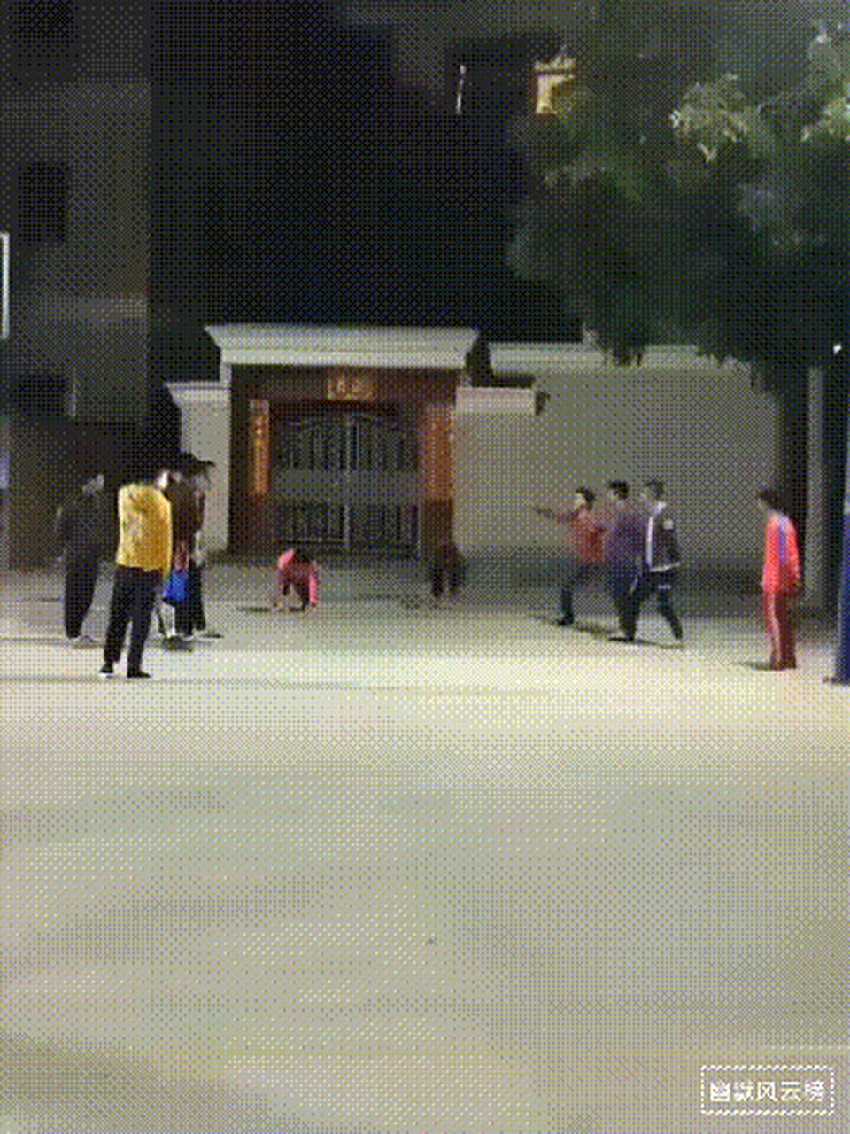 两小伙子起步挂五档吗[左捂脸][左捂脸]