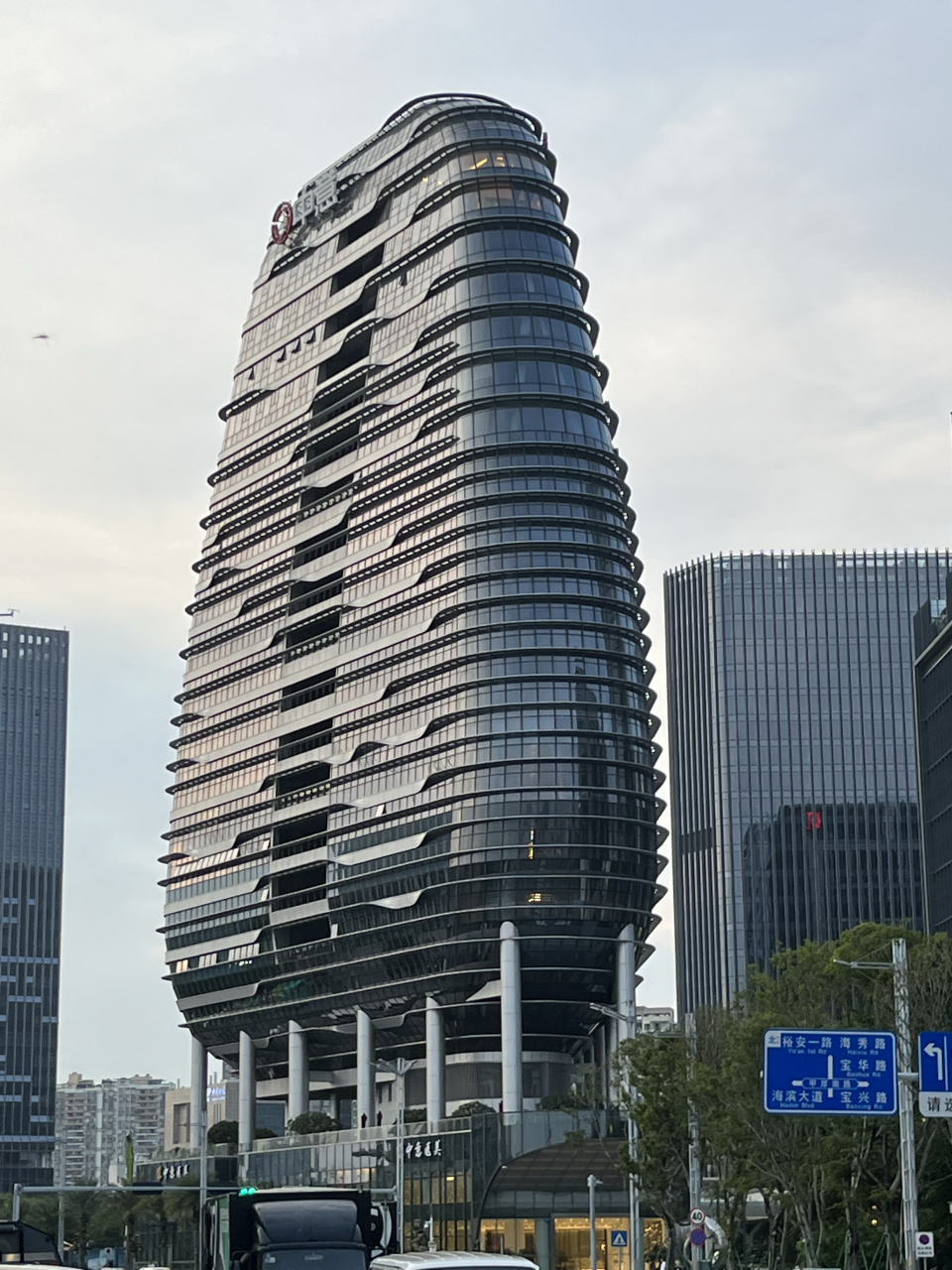 深圳中意智慧大厦——建设中融入了"太阳能光复发电系统,智慧建筑技术