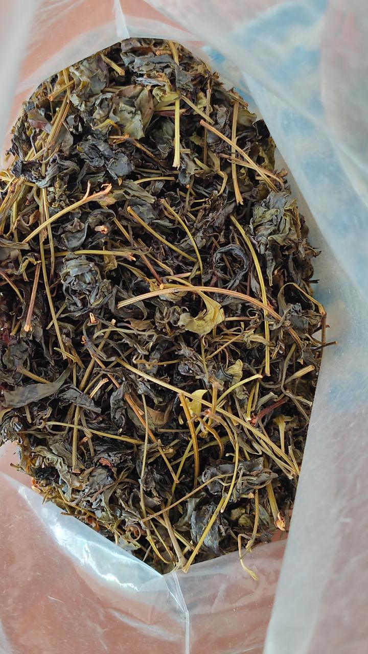 大明山野生甜茶是本地的一种珍贵茶叶,由于其稀有和与众不同的美味