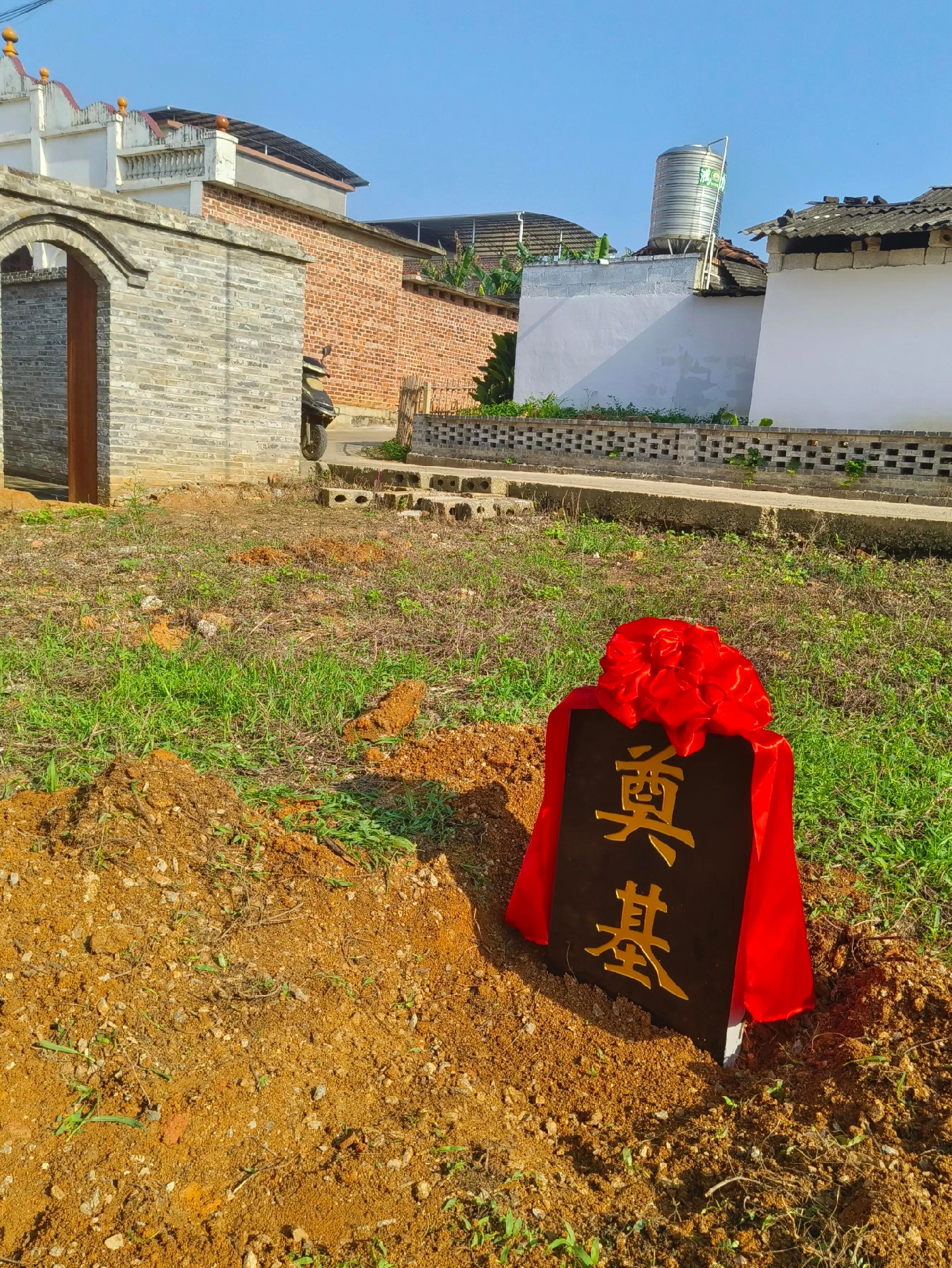 今天是一个特别的日子,因为陆荣廷陈列馆在广西武鸣宁武镇雷红屯举行