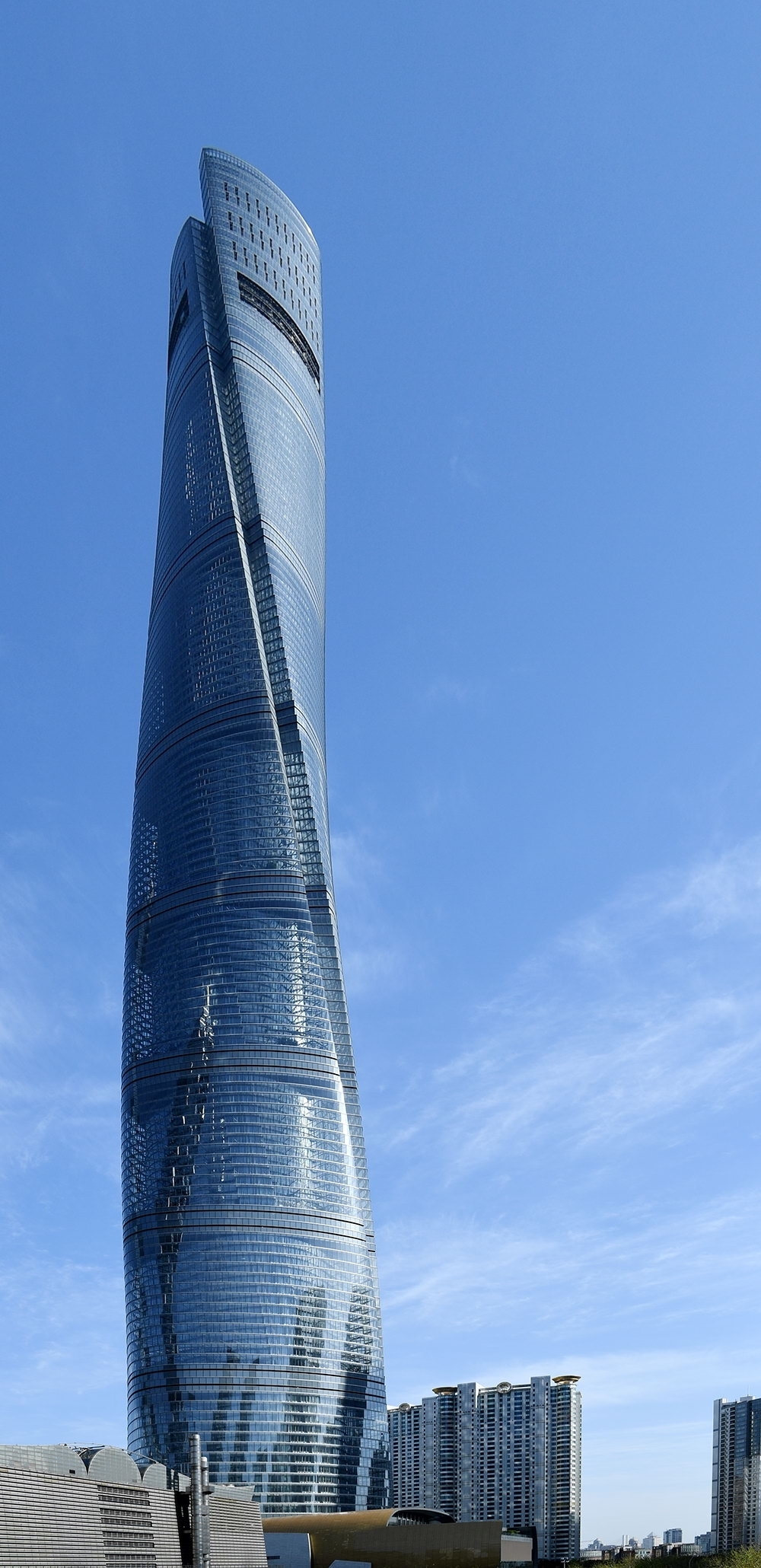 上海中心大厦位于上海市陆家嘴金融贸易区银城中路501号,是中国第一