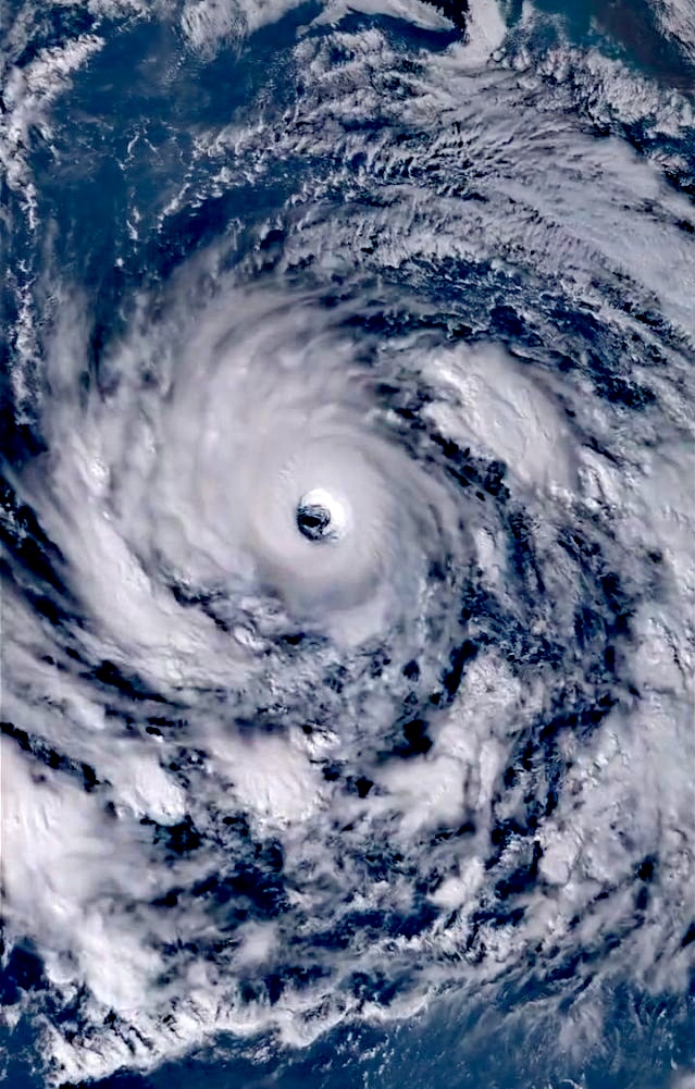 卫星云图观察3号台风"格美"还没形成完整的台风眼,已经有了台风云的