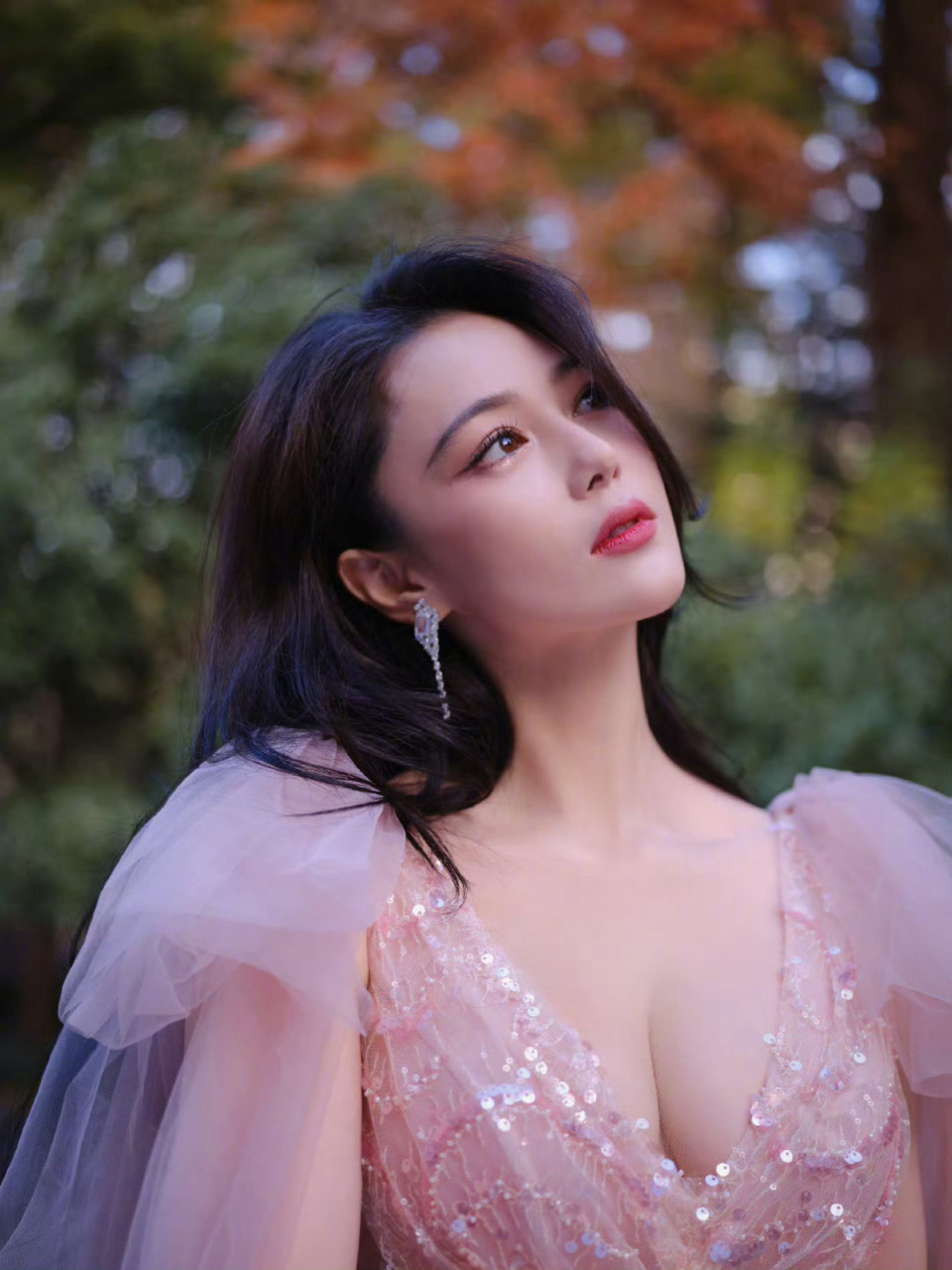 张馨予的大耳环真是闪瞎我了!