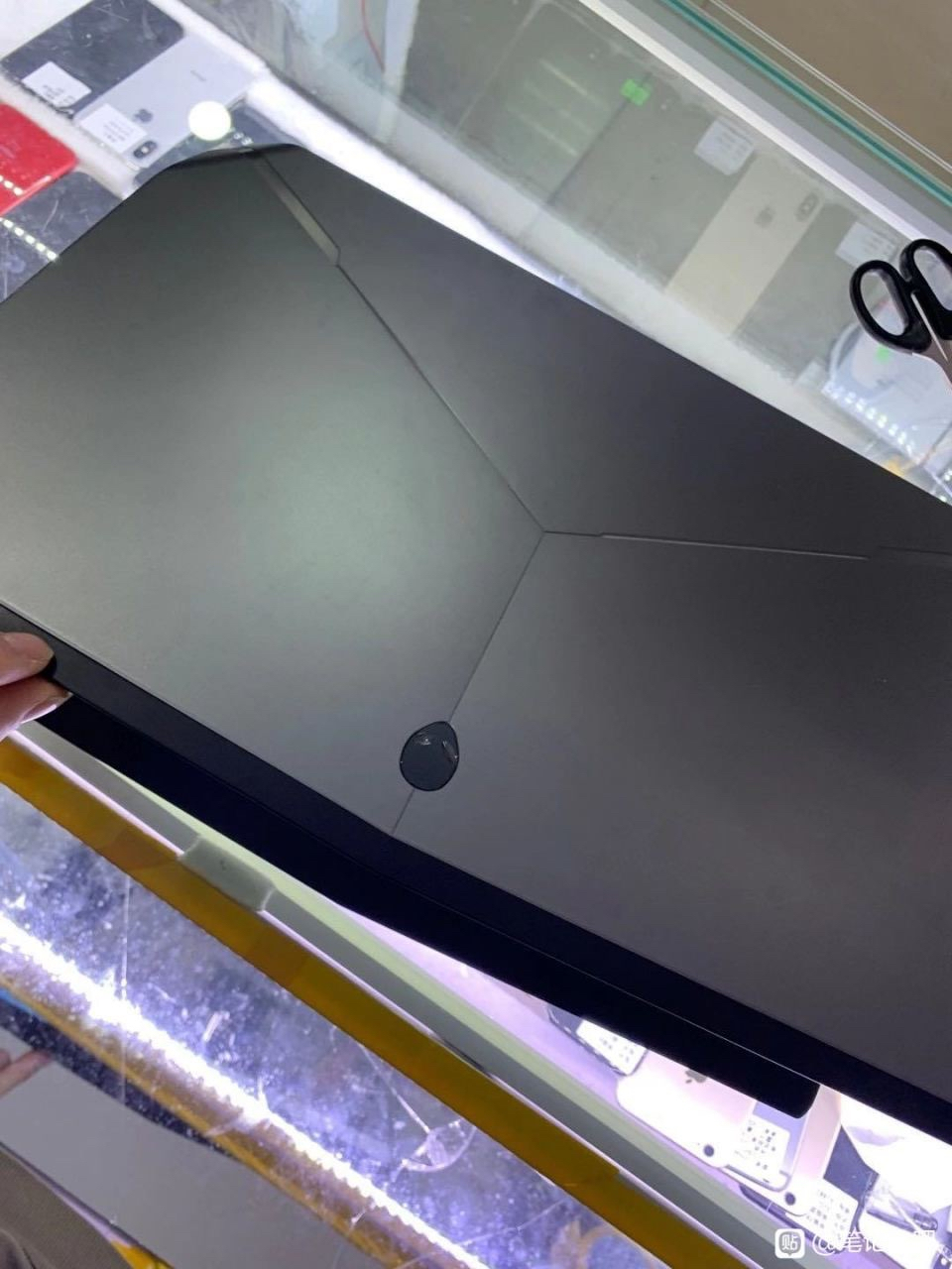 最近入了一款外星人2017款,cpu用的是i7-6820hk,显卡是英伟达980m,16g