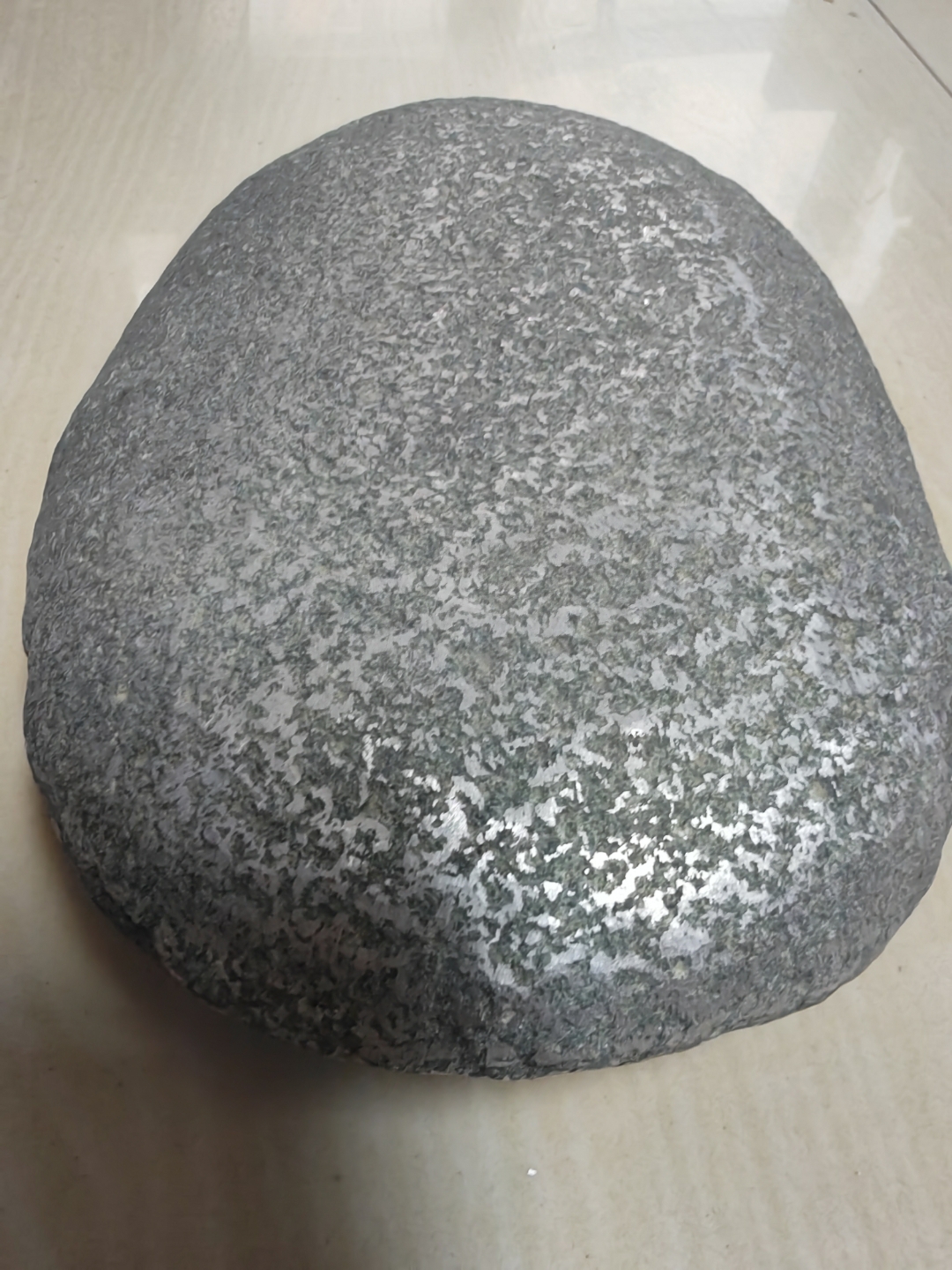 来自新疆神秘罗布泊疑似陨石 它是什么有知道的吗?