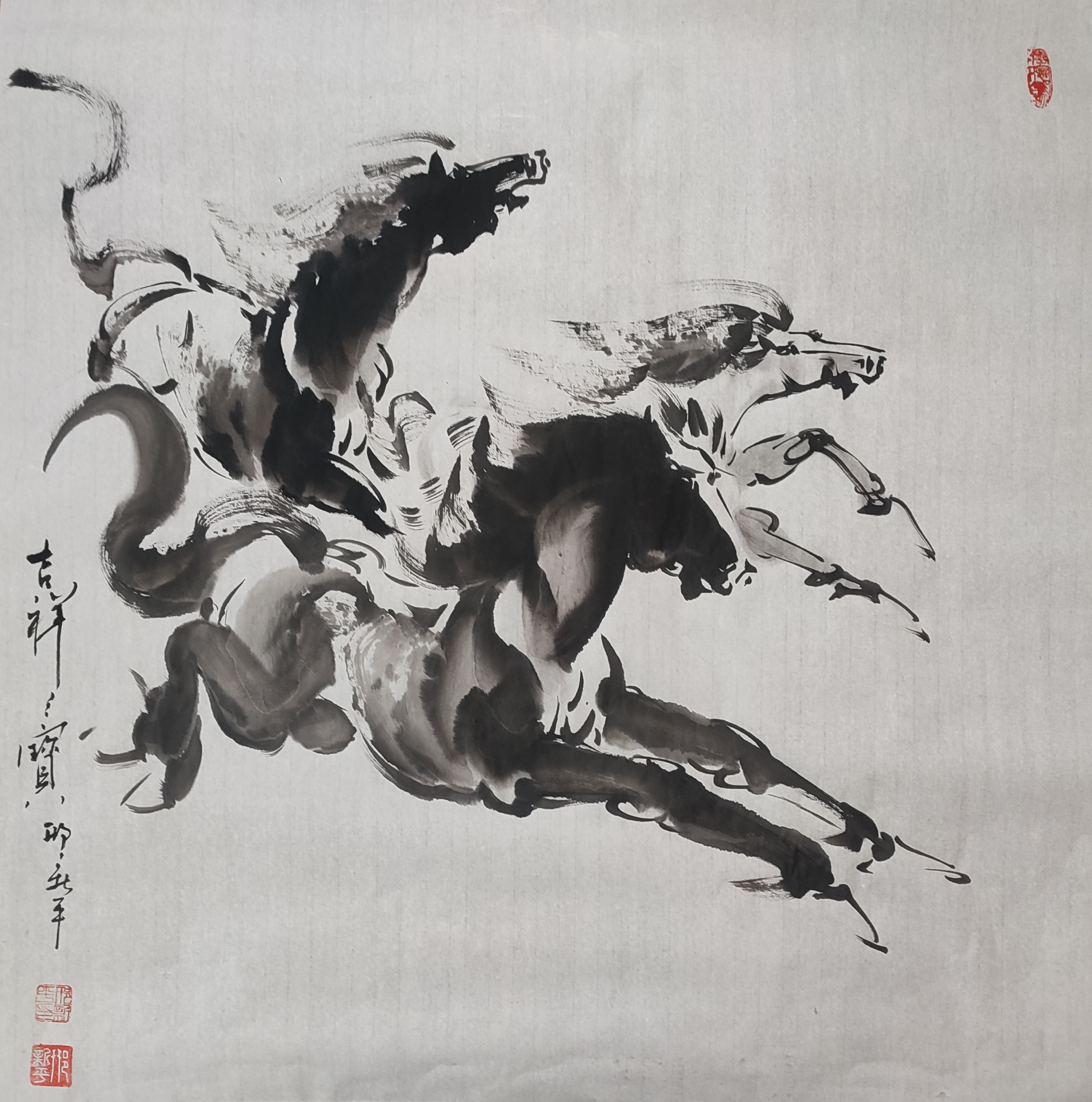 邢新平老师作品马到成功#美术作品#  🖼️一幅黑白国画,跃然纸上