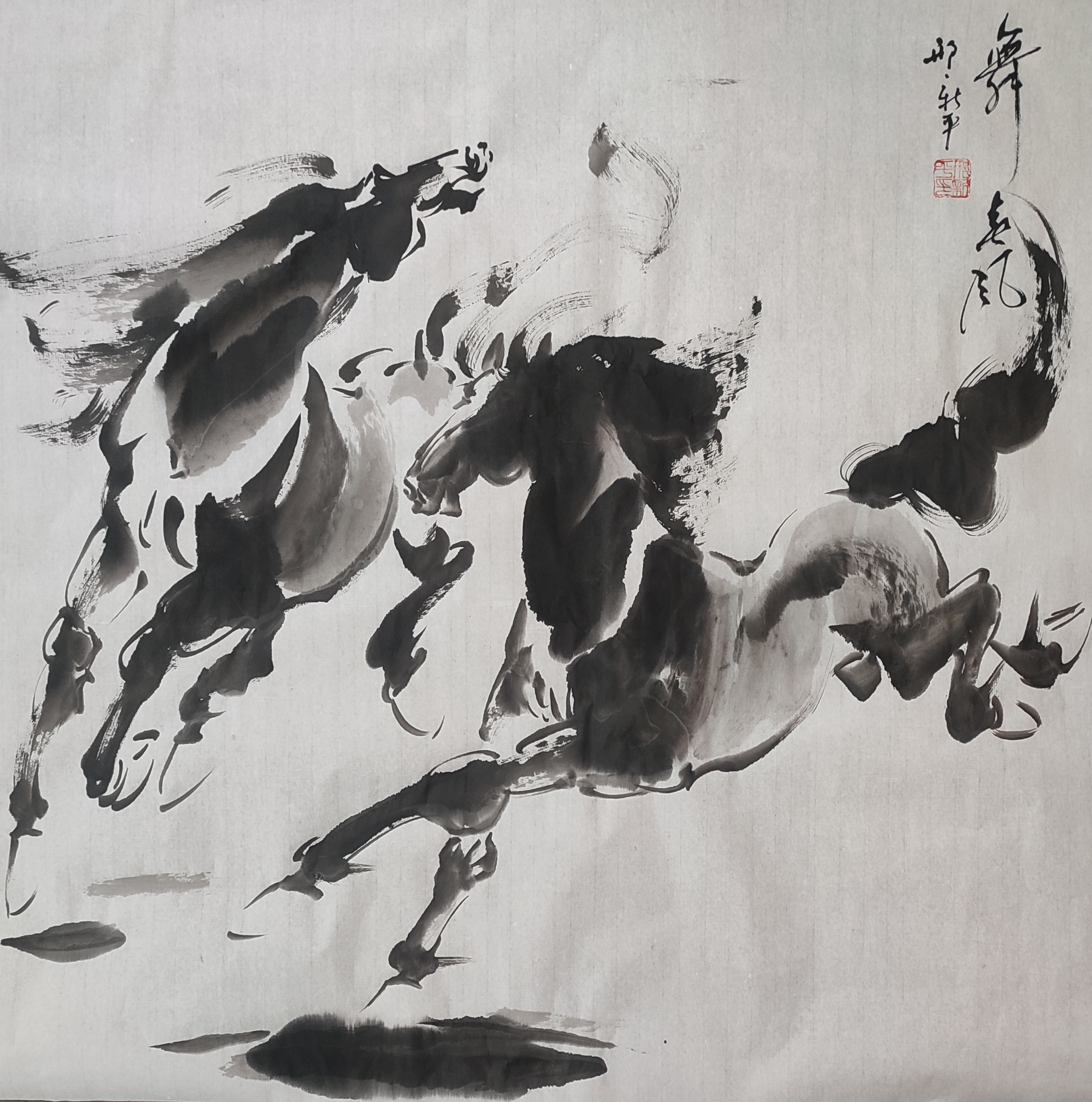 邢新平老师作品马到成功#美术作品#  🖼️一幅黑白国画,跃然纸上