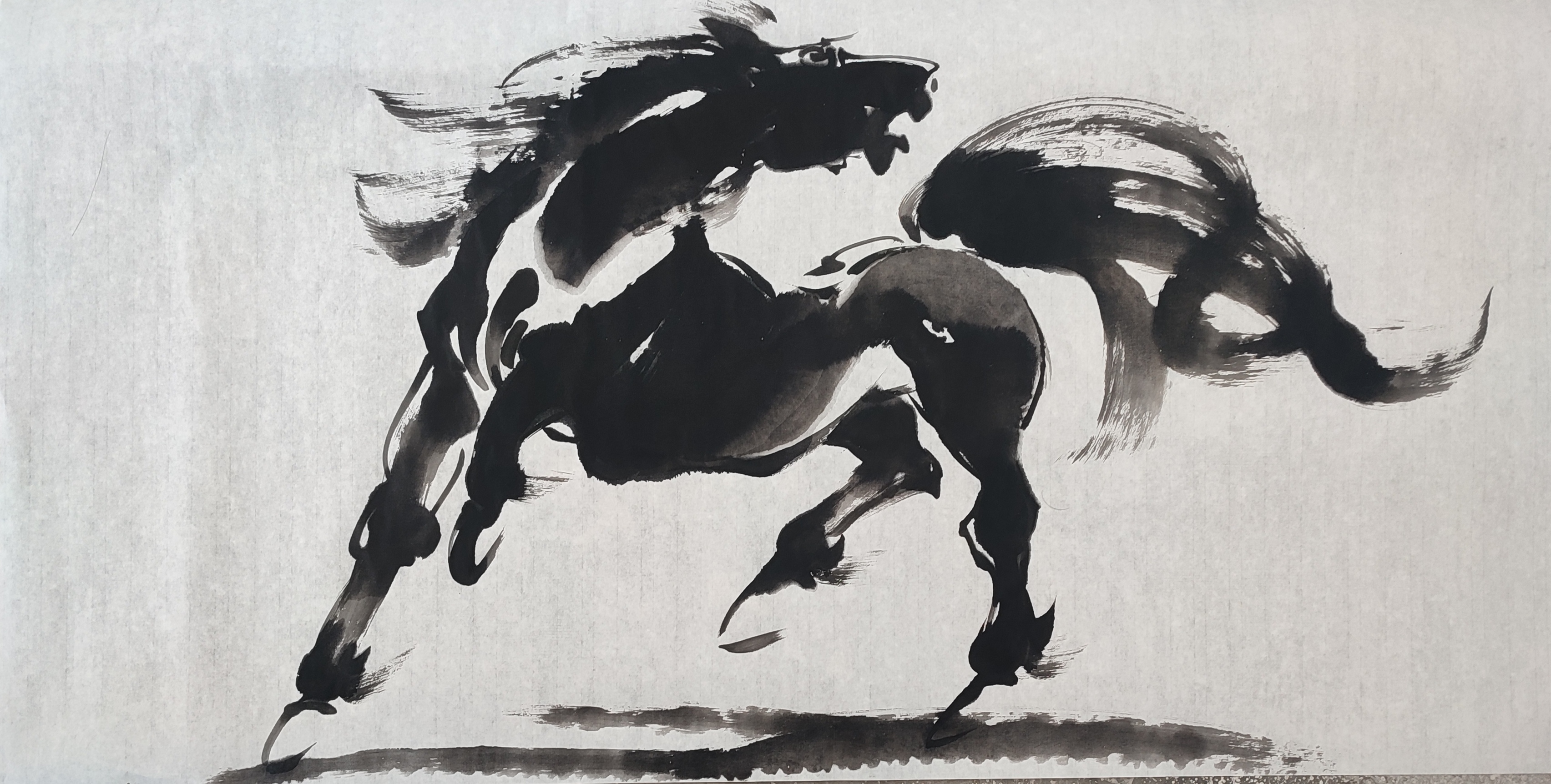🖌️一幅水墨画,一匹奔腾的马,仿佛穿越了时空,跃然纸上.