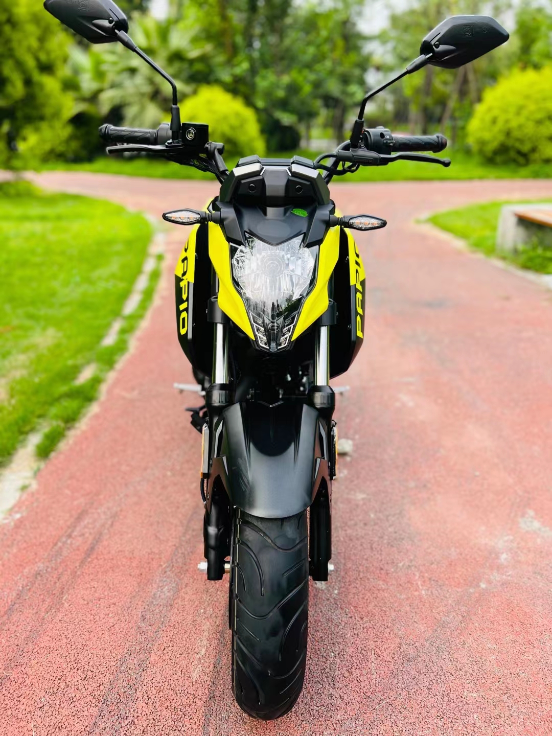 春风狒狒 23年4月上牌,原车一首户行驶2400公里,右边有倒车,准新车的