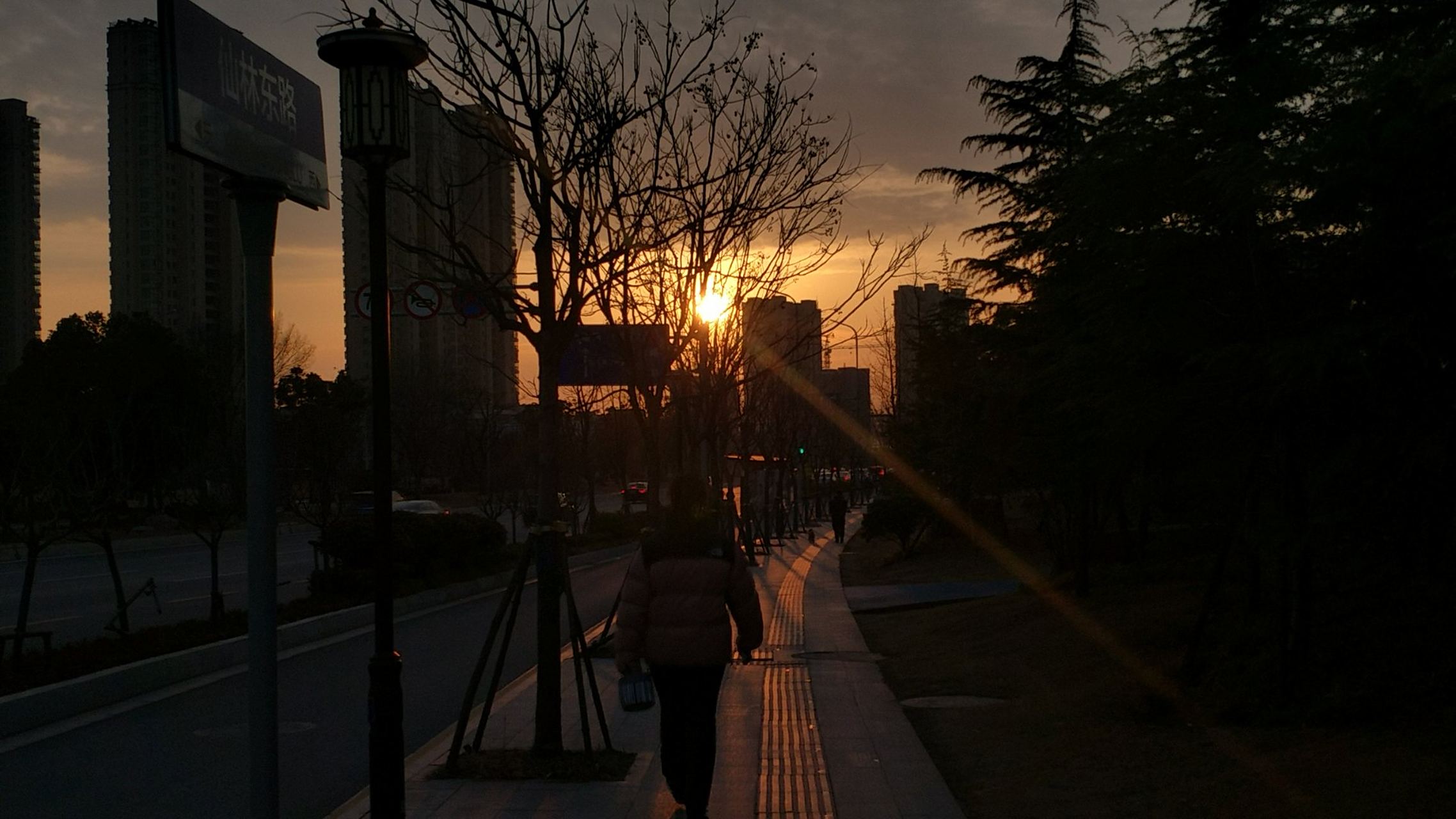 qq背景图,别问哪来的,问就是自己拍的