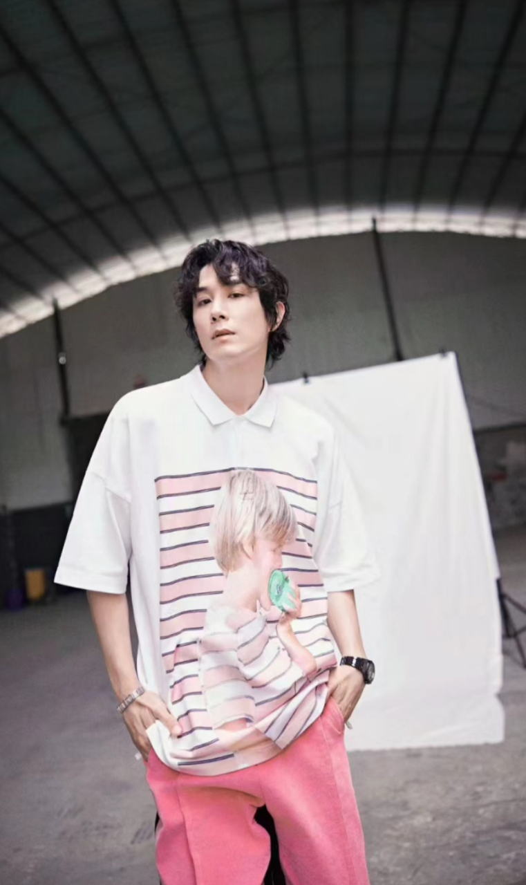 戚薇老公李承铉更新了动态,感觉好像瘦了许多,[嘻嘻][嘻嘻][嘻嘻]网友