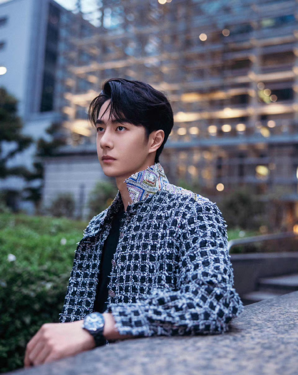 王一博龚俊六一营业照来了,龚俊随性而为,王一博冷酷到底.