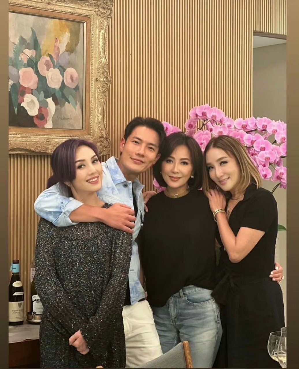 刘嘉玲和杨千嬅丁子高聚会,发现杨千嬅老公帅了许多,而且看着好有内涵