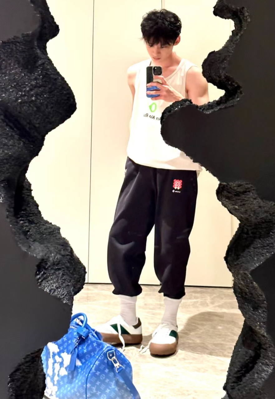 白敬亭最新自拍,你感觉怎么样?