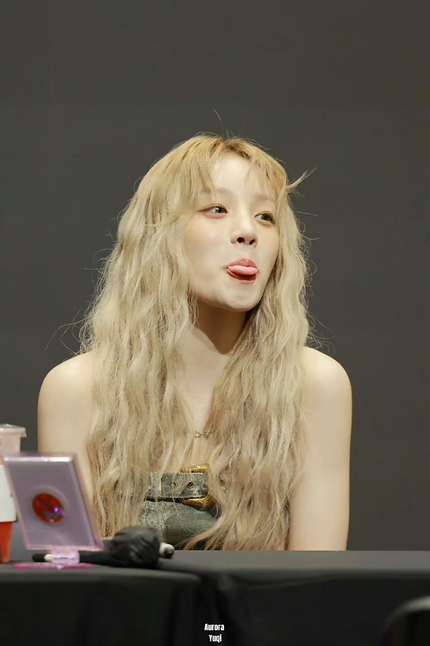 宋雨琦的小表情好可爱啊![嘻嘻][嘻嘻][嘻嘻]