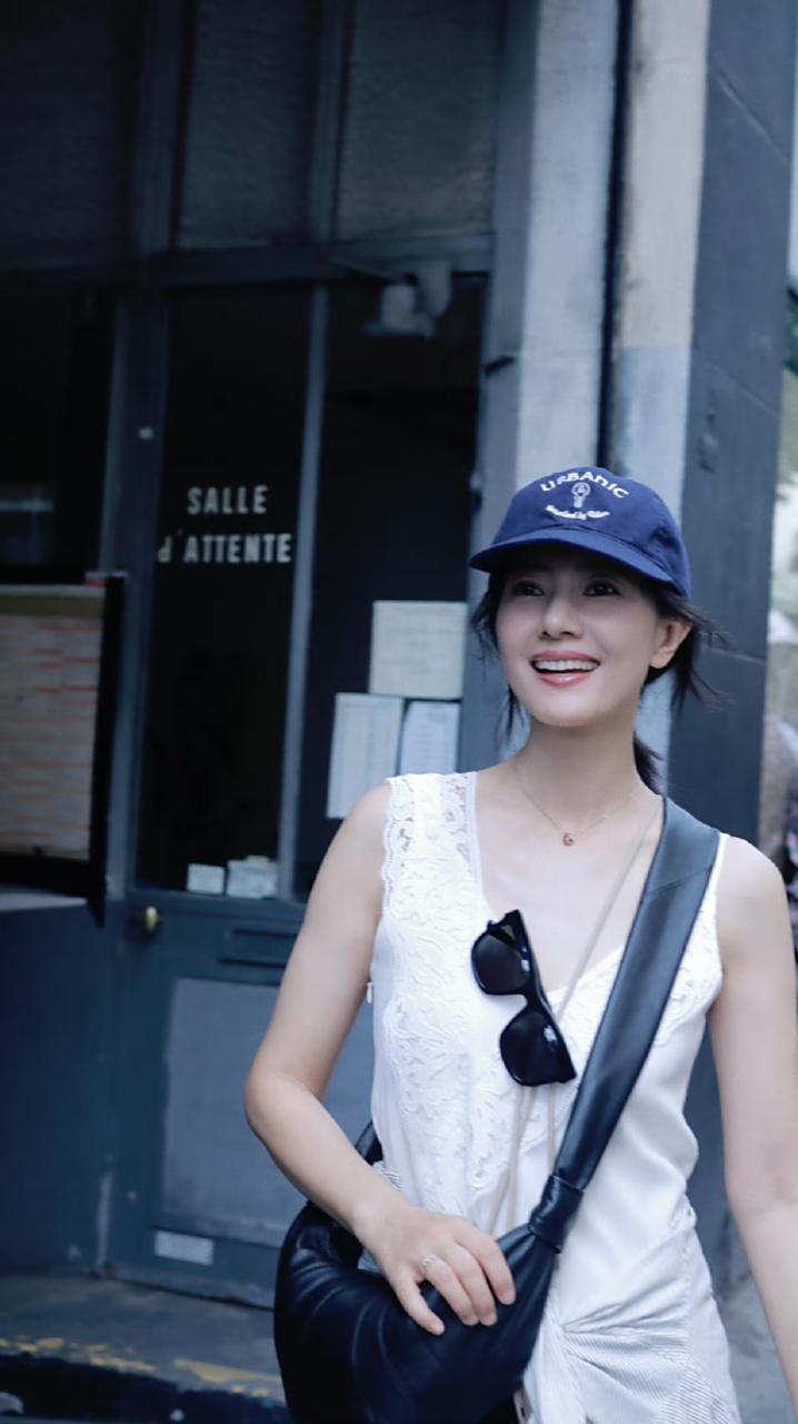 高圆圆街拍来了,你感觉怎么样?