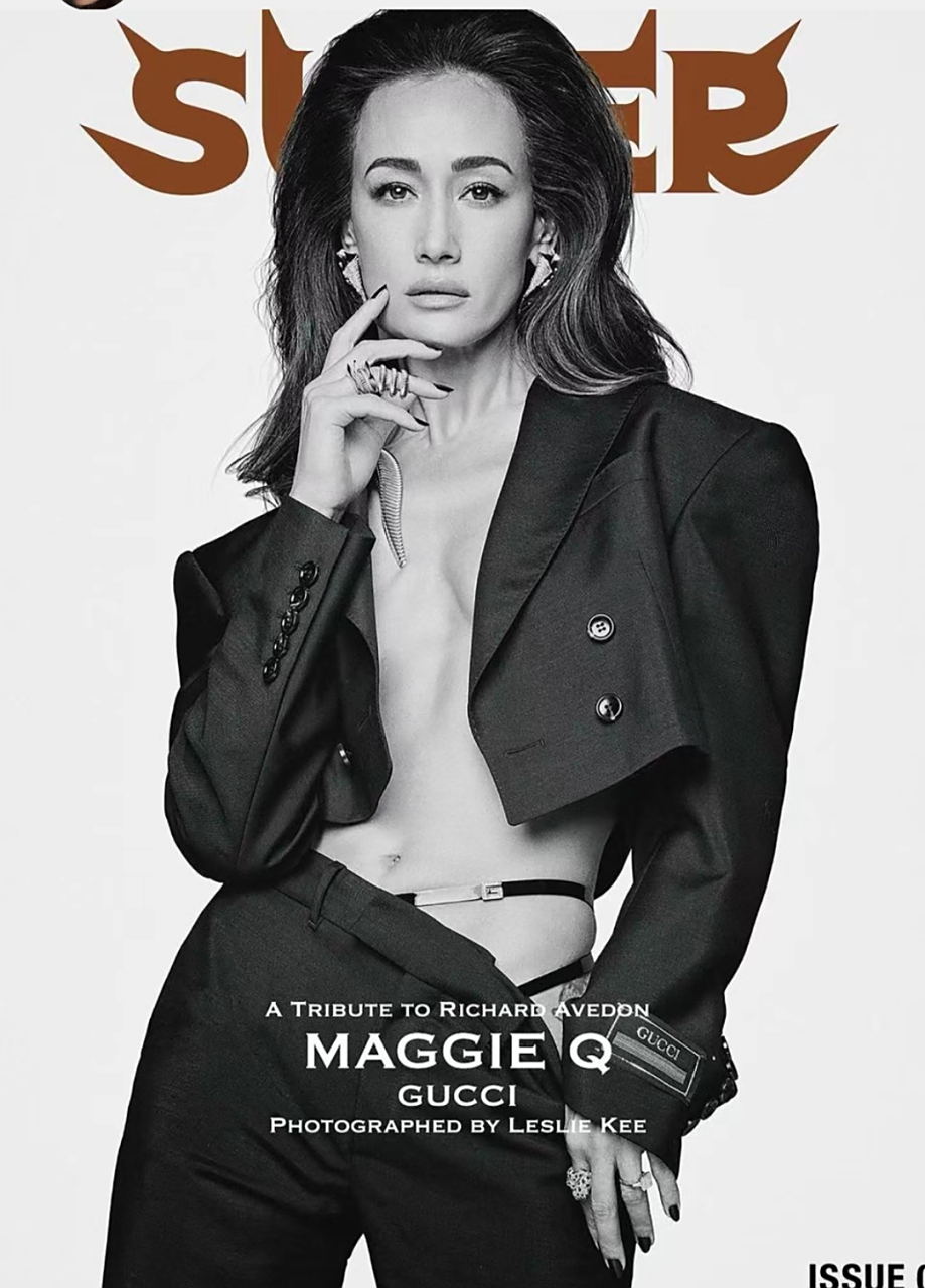 电影《赤裸特工》女主角李美琪最新杂志封面释出,44岁的她依旧是颜值