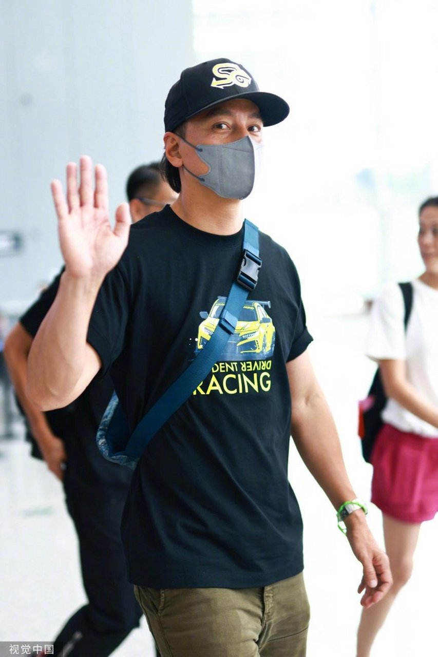 男神吴彦祖生图来了,状态真好,看着孔武有力.