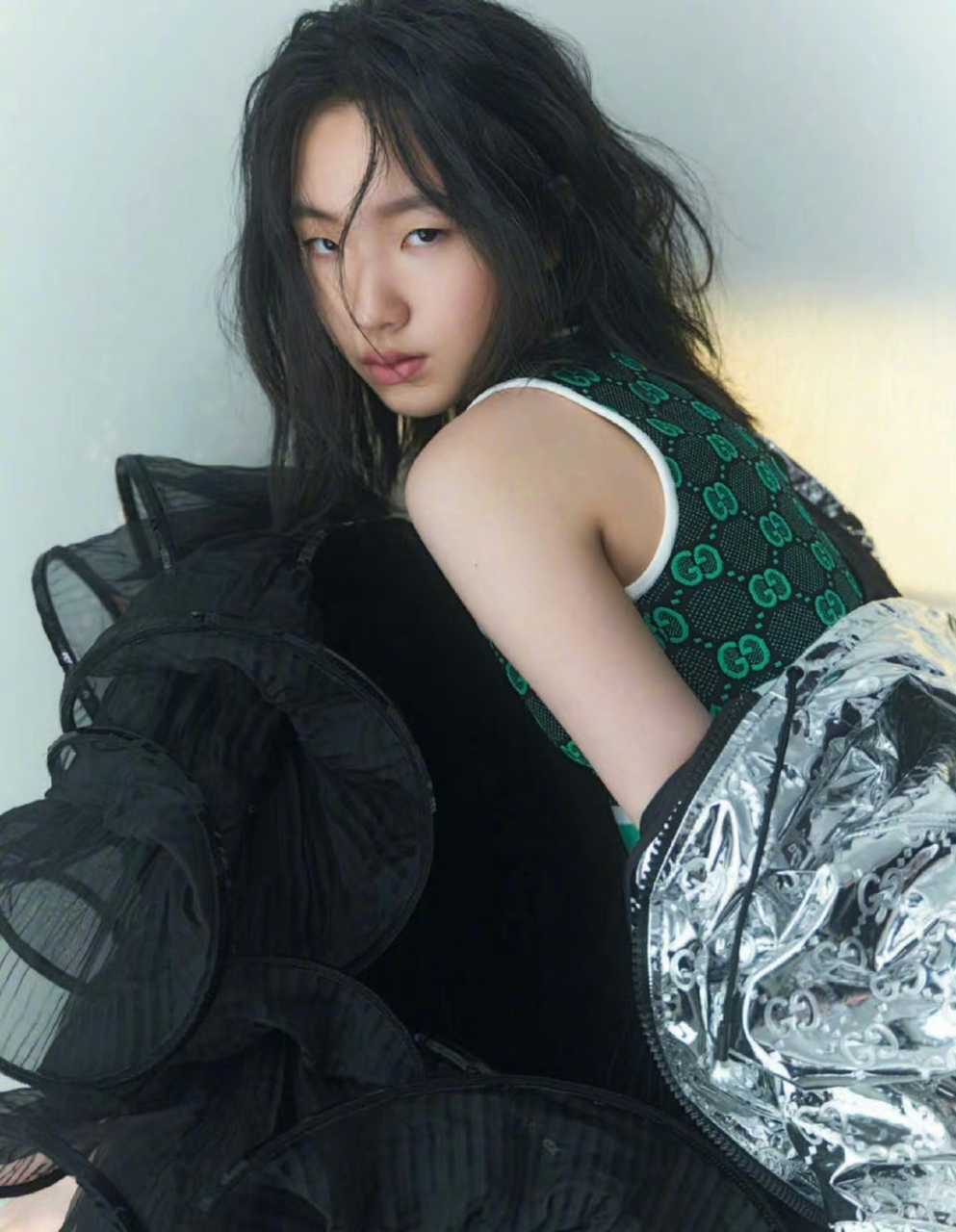 女儿elly最新杂志释出,看着十分高冷,而她的脸型属于"高级时尚的厌世