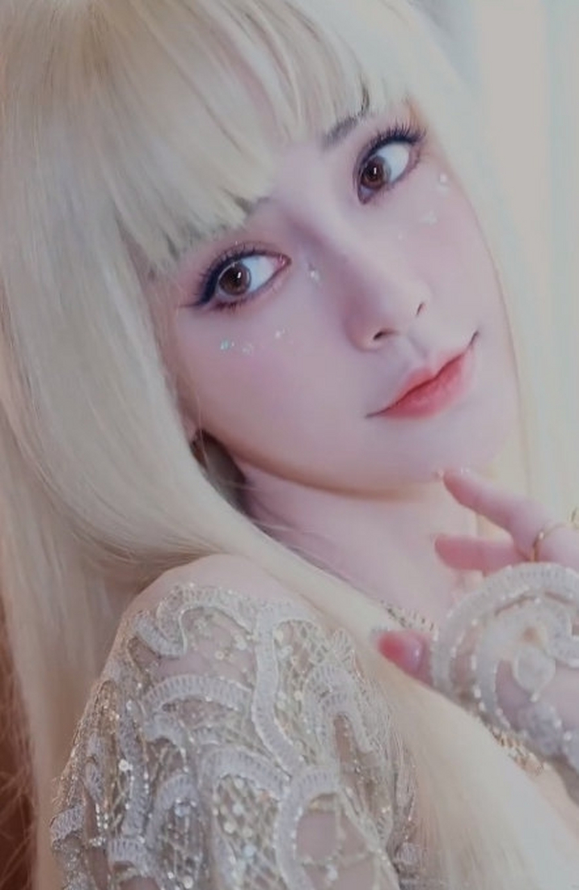 angelababy 金发造型真的好看,宛如人间精灵.