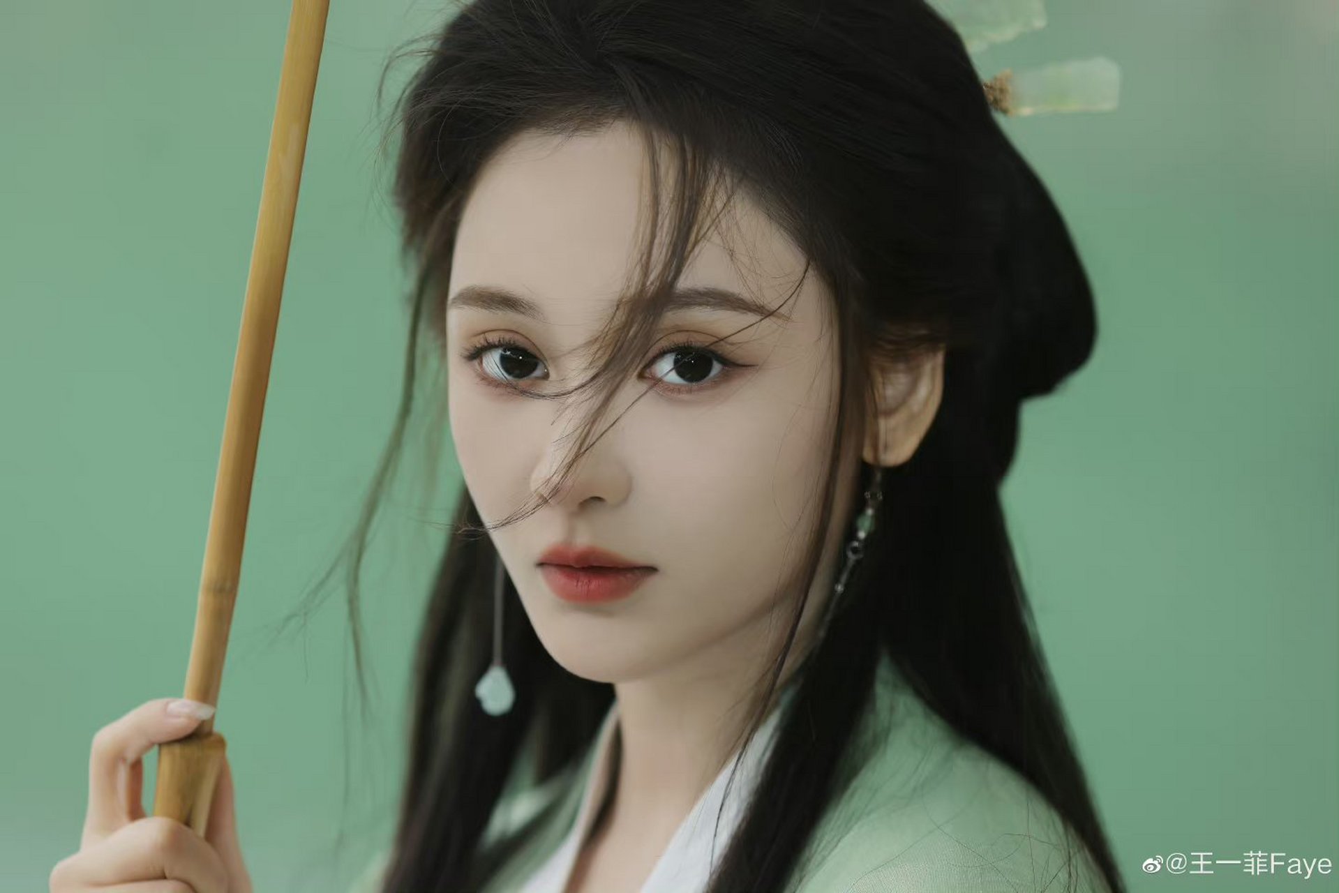 嘉行艺人王一菲分享古装写真庆祝自己28岁生日,可惜,她要是在于正公司