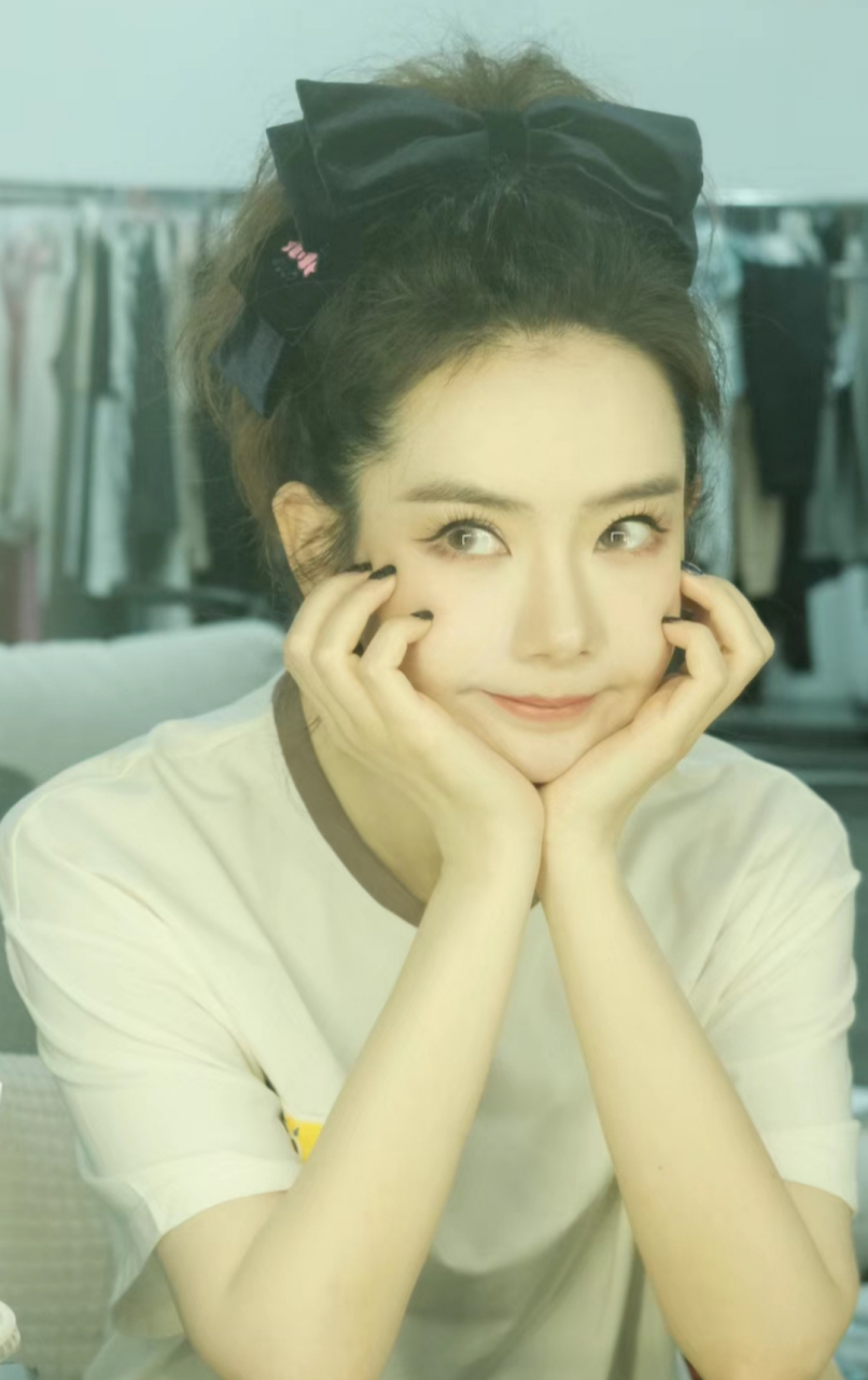 戚薇的眼睛太大了,秒回少女时代.