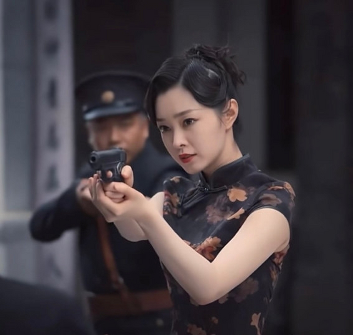 宋轶萌探里的造型好复古,喜欢这样的发型和旗袍.