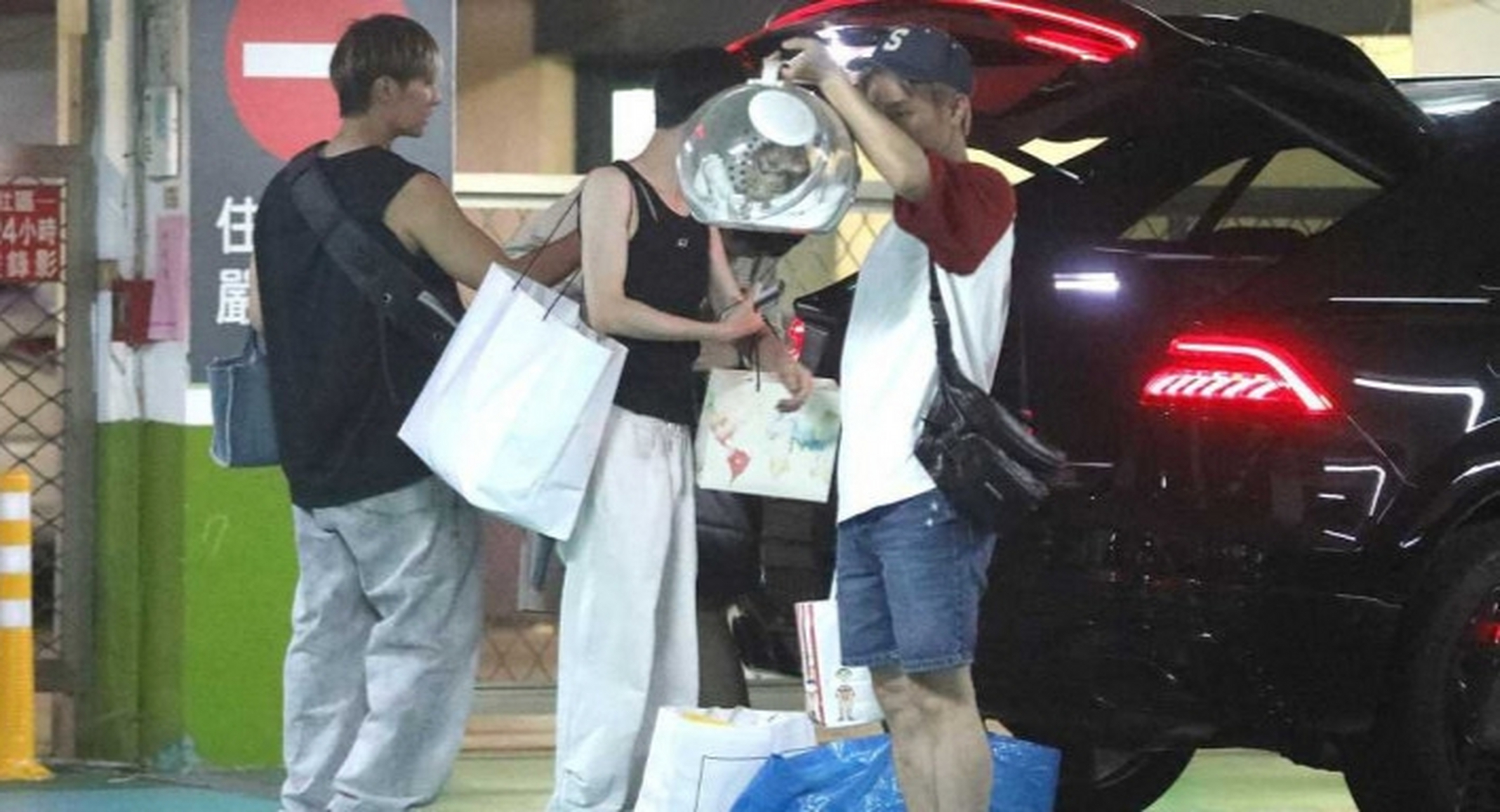 炎亚纶亲自去接阿本,之后一起回到炎亚纶的家,看得出阿本比较重感情