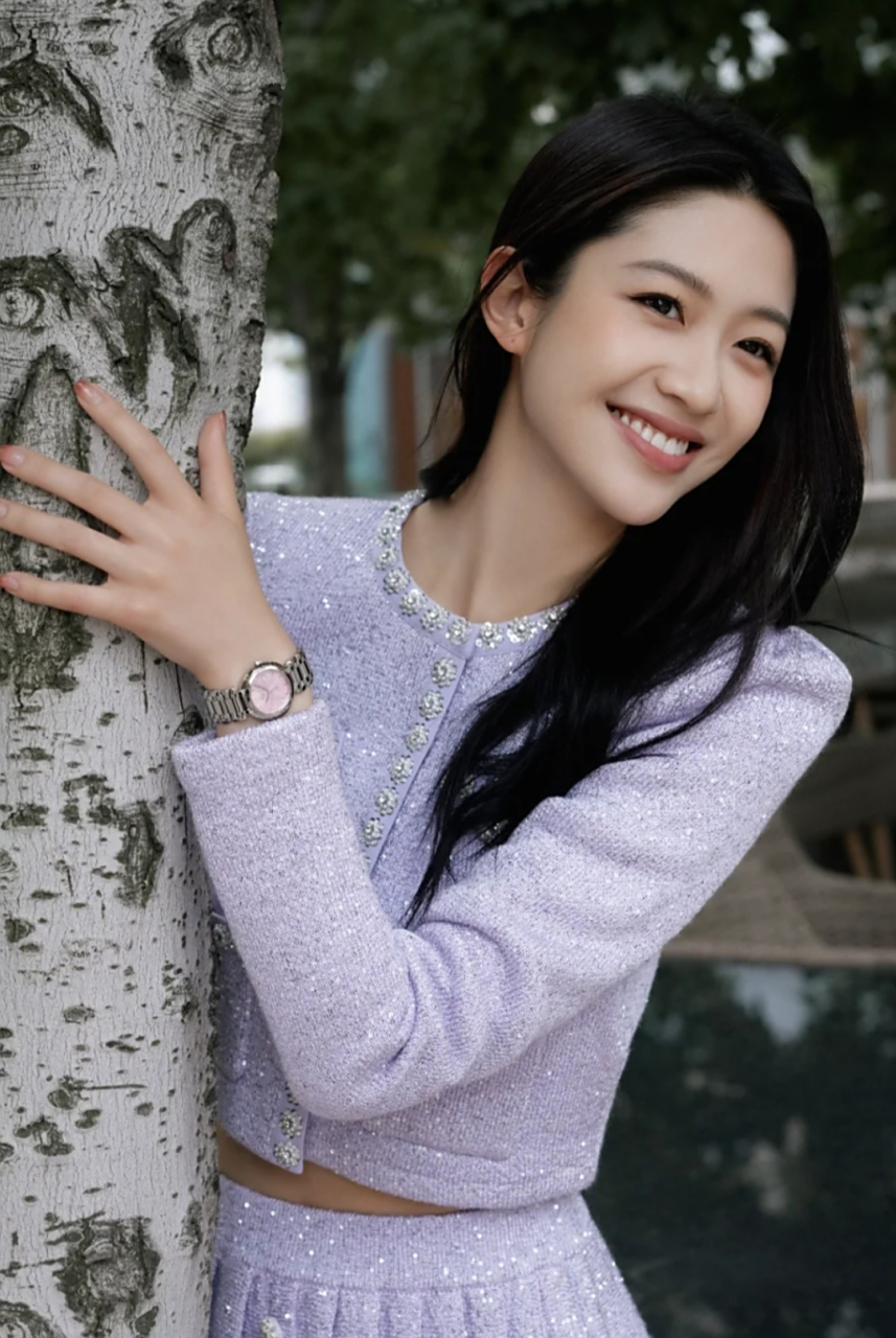 向涵之的笑容看着好甜,有青春气息.