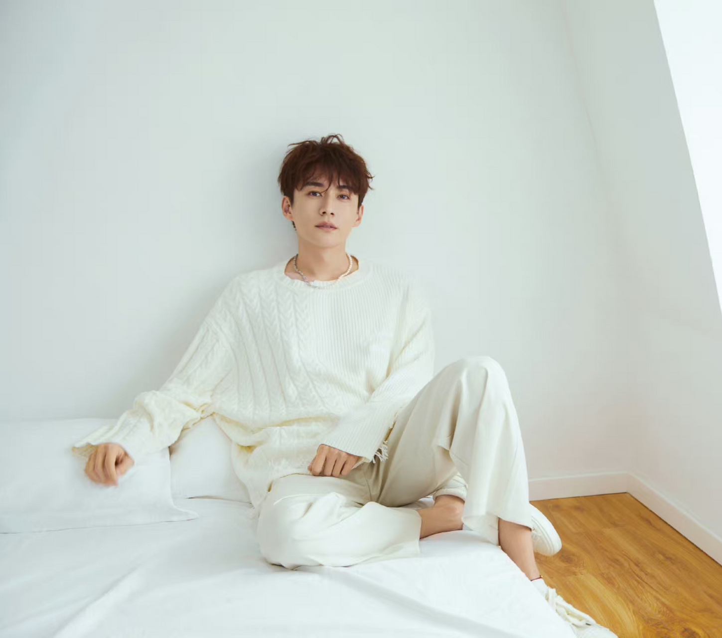 刘学义晒写真为自己庆生,还配文说"祝我生日快乐",网友纷纷留言"生日