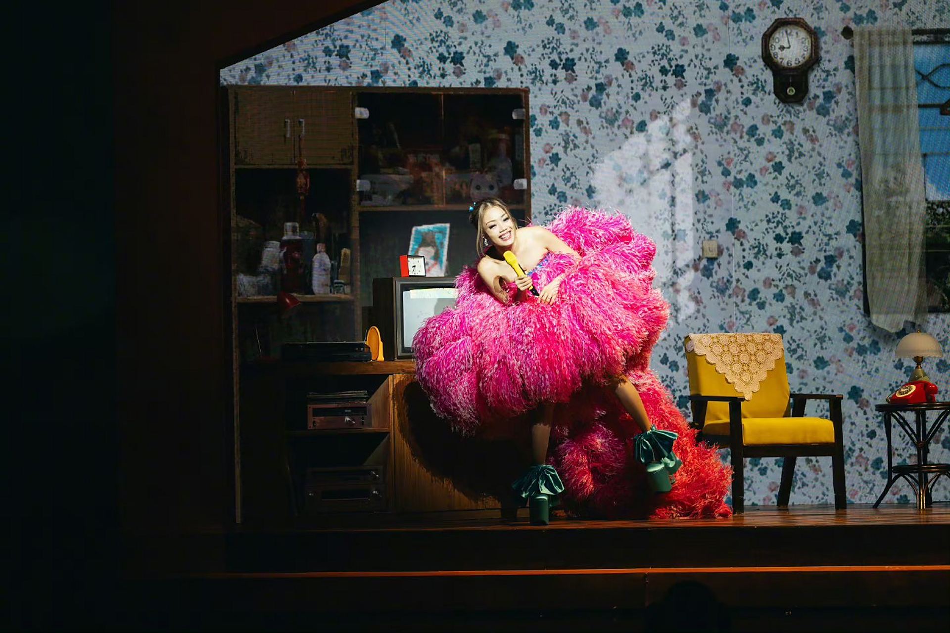 容祖儿演唱会上的裙子看着好暖和啊![嘻嘻][嘻嘻][嘻嘻]